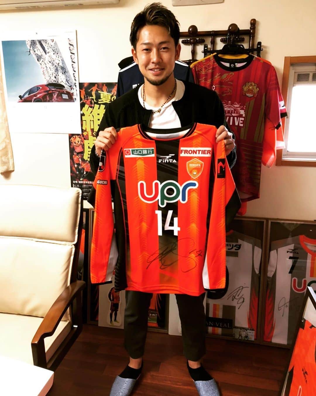 吉濱遼平のインスタグラム：「・ お世話になったスポンサーのヒューモア様と貴心様に挨拶。 めちゃくちゃお世話になりました。 山口の皆様食事するなら貴心へ！ #ヒューモア #貴心 #感謝 #レノファ山口」