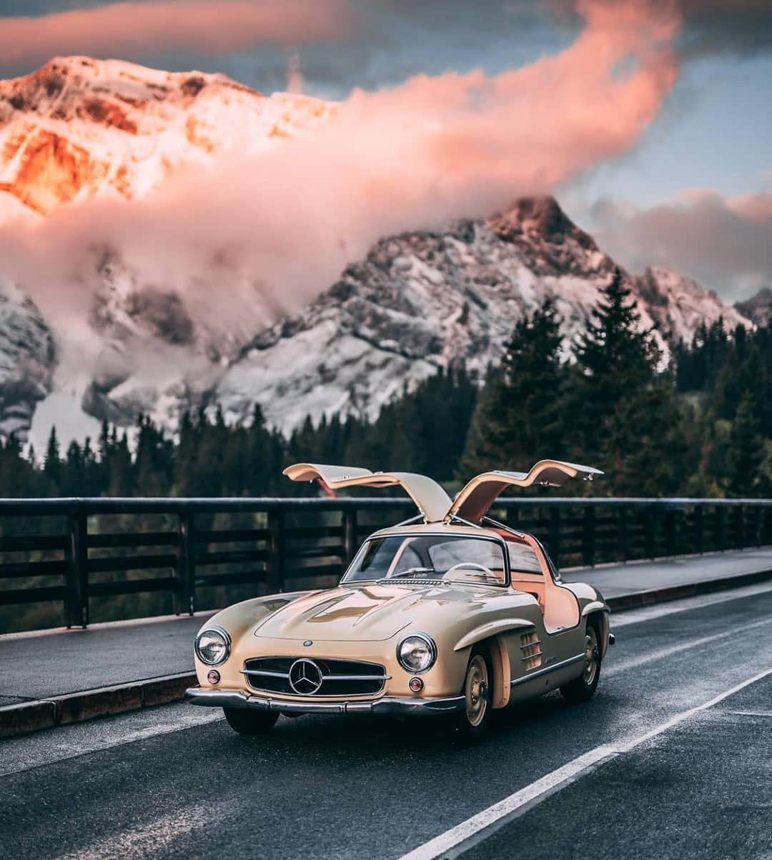 The Cool Hunterのインスタグラム：「Only 29 of these lighter alloy 300SL Gullwing were ever made. Pics by @stephan_bauer #swipeleft #thecoolhunter」