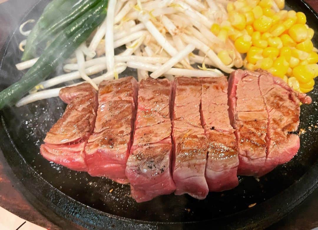 平田一喜さんのインスタグラム写真 - (平田一喜Instagram)「帰りに小腹が空いたのでフラッと #ステーキ ！  #肉 #steak #steakdinner #meat #ステーキ好き  #肉スタグラム #肉好きな人と繋がりたい #ステーキ好きな人と繋がりたい #steaklover #ステーキ🥩  #dinner #steaklovers  #タンパク質 #プロテイン #Protein」1月13日 2時20分 - parakissk