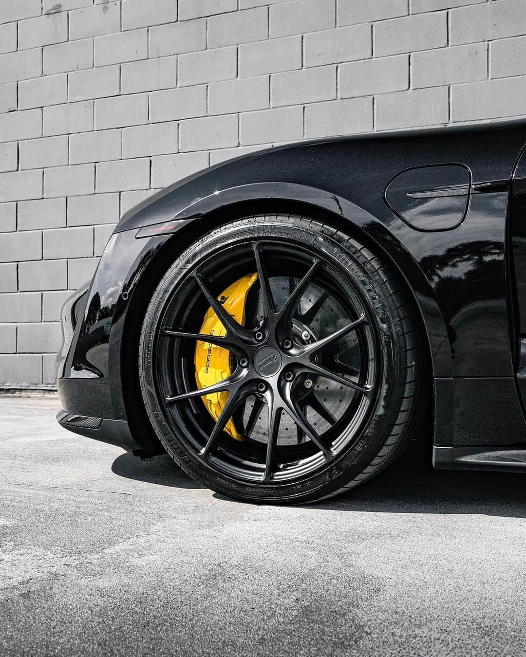 CarsWithoutLimitsさんのインスタグラム写真 - (CarsWithoutLimitsInstagram)「Vader’s Porsche Taycan Turbo S Photos @kfletchphotography  #CarsWithoutLimits」1月13日 2時21分 - carswithoutlimits