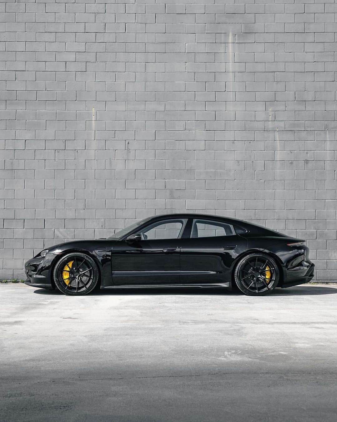 CarsWithoutLimitsさんのインスタグラム写真 - (CarsWithoutLimitsInstagram)「Vader’s Porsche Taycan Turbo S Photos @kfletchphotography  #CarsWithoutLimits」1月13日 2時21分 - carswithoutlimits