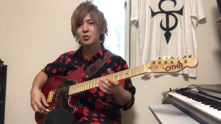 加部輝（ウルトラ寿司ふぁいやー）のインスタグラム：「Offcial髭男dism「Universe」  の上で  ギターでカッティングしたり間奏でアドリブソロ弾いたりしました。  #Universe  #Official髭男dism #ヒゲダン #髭男 #ドラえもん  #ギター #カッティング #加ッティング」
