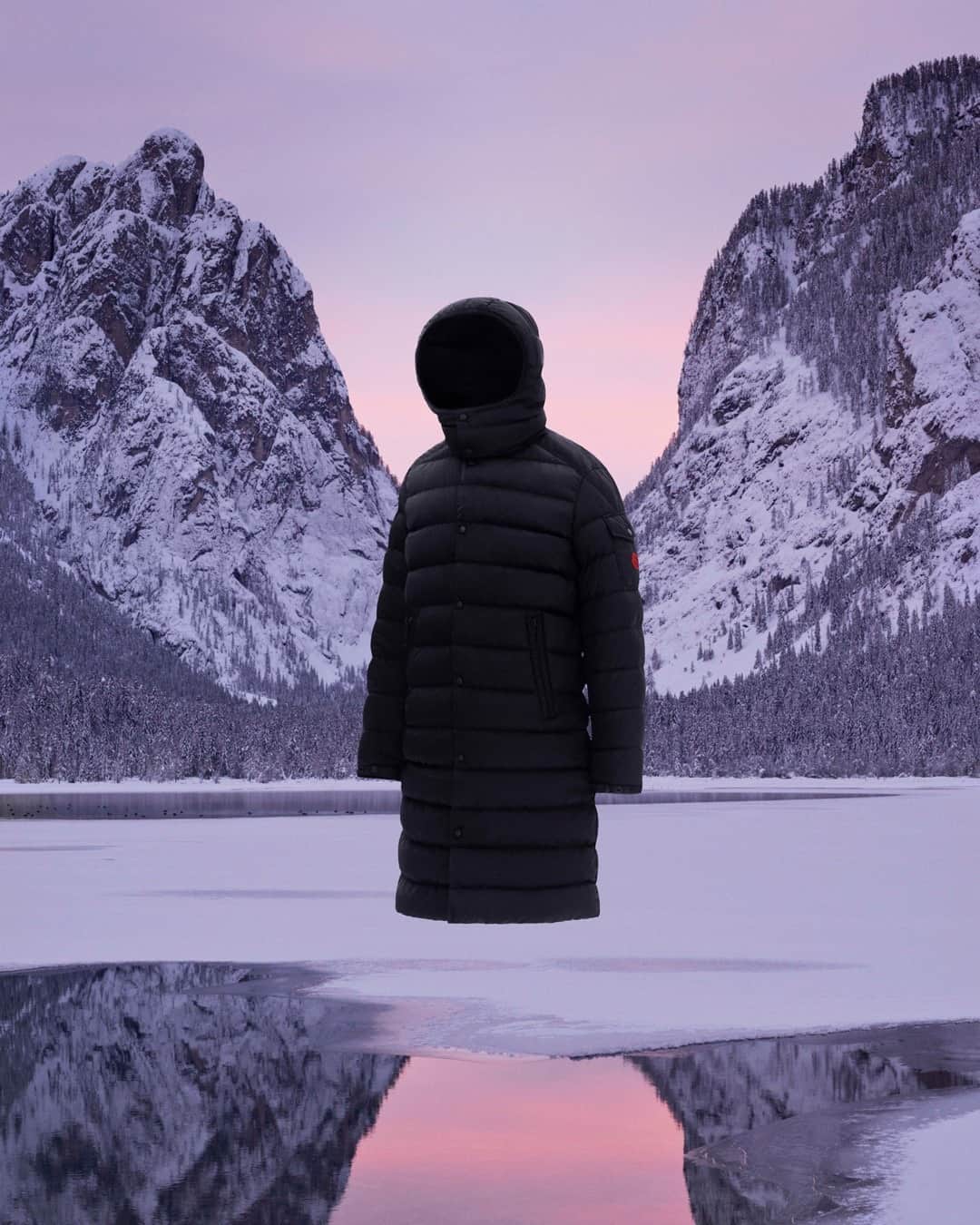 エルエヌシーシーのインスタグラム：「Introducing: Moncler Born to Protect  After sharing the Moncler Born to Protect plan for a more positive future back in October, the outerwear specialist has released the first physical realisation. The Moncler Born to Protect jackets are made of sustainable materials, support the vision for a circular economy and help bring the brand’s strategic sustainability commitment to life in an embracing, protective reality. Available now. @moncler」
