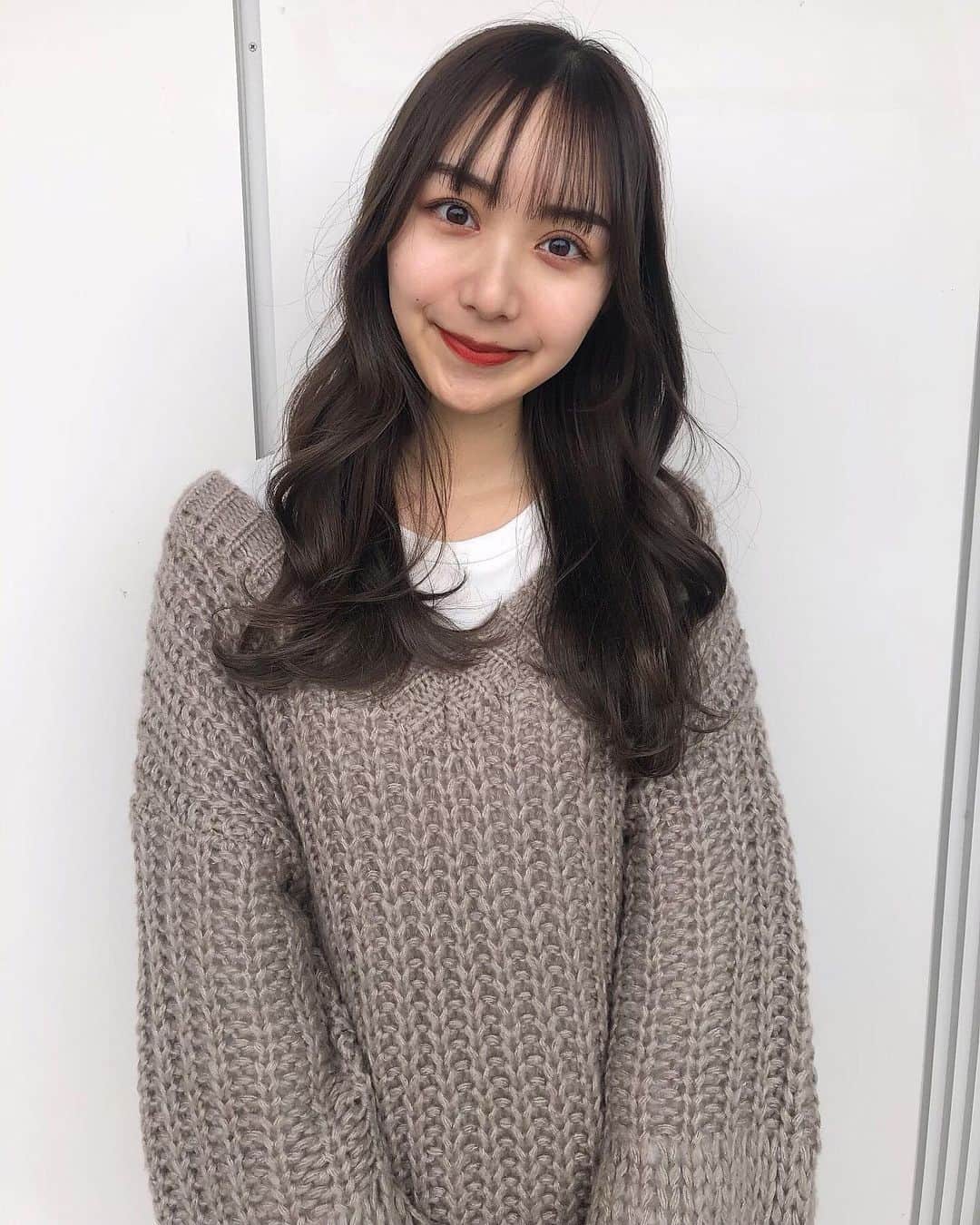西脇梨紗さんのインスタグラム写真 - (西脇梨紗Instagram)「新年初 @koba_hikaru ☺︎✌︎ 何年も通ってるのでもう梨紗語習得しててさすがです。笑  トリートメントもしてくれたからさらっさら〜  ちゃんと毎日髪乾かして寝てるからいつも褒めてくれるからこれからも乾かすね😴🤫 #zaccvie  #ヘアカラー #ヘアスタイル #ヘアアレンジ #hair #hairsalon #カラー #ヘアセット #hairstyle #블랙핑크 #ヘア #haircolor #グレージュ#シースルーバング #シースルー前髪 #얼스타그램 #머리스타그램 #뷰티스타그램 #オリーブベージュ #オリーブグレージュ」1月12日 21時00分 - risa_nishiwaki
