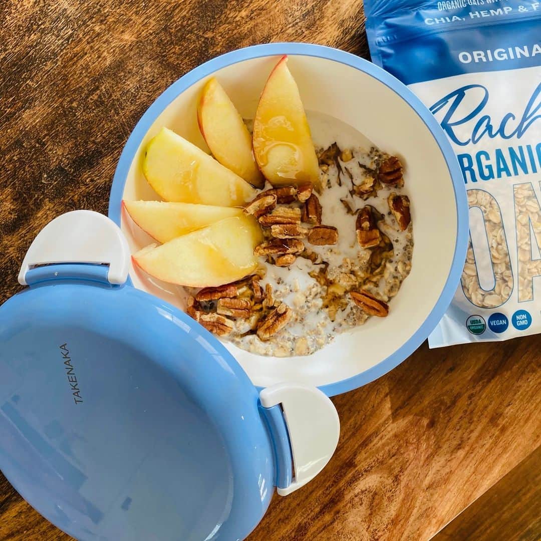 TAKENAKA BENTO BOXさんのインスタグラム写真 - (TAKENAKA BENTO BOXInstagram)「***CLOSED*** It's time for a G I V E A W A Y !🎉✨😍⁠ ⁠.⁠ We’ve partnered with @rachelsovernightoats to celebrate National Oatmeal month and the beginning of a new year!🥳 ⁠ ⁠.⁠ Follow the steps below for a chance to win a perfect breakfast / snack kit from @rachelsovernightoats Oat Mix and a @takenakabento Bento Bowl! ⁠ . @rachelsovernightoats products are designed to provide consumers healthy food options without compromising flavor. Whether you are looking for a quick healthy meal or something more adventurous, Rachel's provides a nutritional flavorful option!⁠ ⁠.⁠ Here’s how to enter:⁠ 💙 Like this post⁠👍 💙 Follow @rachelsovernightoats & @takenakabento on Instagram😄 💙 Tag three friends that you’d love to celebrate a National Oatmeal month with🌈 🌟EXTRA ENTRY: Share this post in feed or stories and tag⁠ @rachelsovernightoats & @takenakabento⁠ .⁠ The giveaway ends on 1/14 at 10:59 pm EST. 1 winner will be contacted via DM to receive their prizes. Must be 18+ to enter and open to US residents only.⁠ This campaign is not sponsored or endorsed by Instagram.⁠ ⁠.⁠ Good luck!😆⁠✨✨」1月12日 21時01分 - takenakabento
