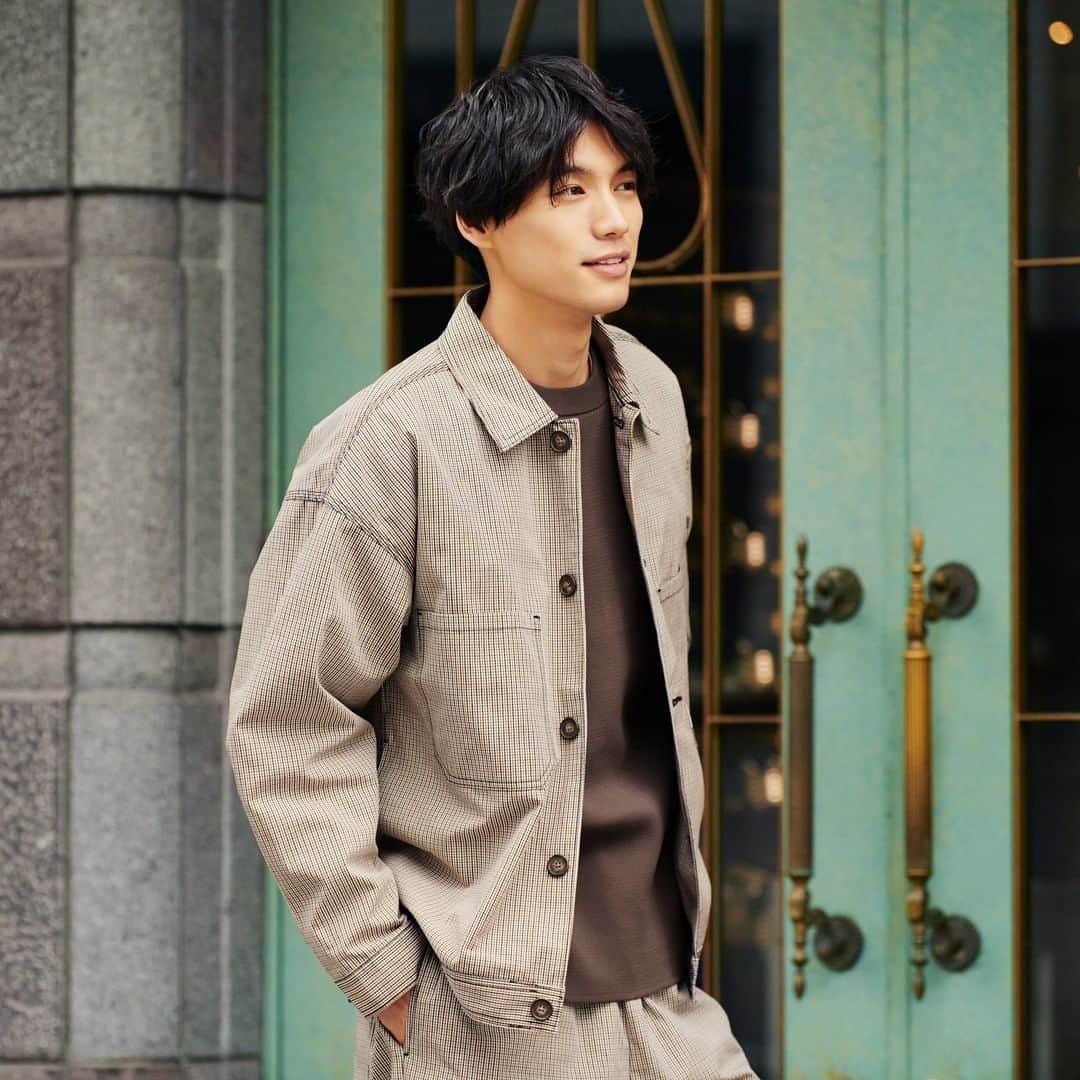 GU TAIWANさんのインスタグラム写真 - (GU TAIWANInstagram)「跟著日劇男神打造最潮穿搭！ CHEF SET UP STYLE!  #型男主廚風  成套穿搭．俐落有型😎  人氣超熱賣 CHEF PANTS主廚褲  #3大全新升級看點照過來！ ☑ 剪裁好俐落！腰部線條更修身 ☑ 實用度加倍！雙口袋貼心收納 ☑ 新安心設計！附內袋不易滑落  🥊潮搭必備 #主廚外套。重磅再登場！  工作風為主的造型設計， 防縮水加工越洗越親膚。 舒適百搭簡單有型， 速來挑選屬於你的潮流神褲！  ———————————— ☑︎ 男裝chef pants主廚褲(格紋1) ☑︎ 男裝主廚外套(格紋) ————————————  #GUTaiwan #WearTokyoNow #Fashion #OOTD #OOTDMEN #ChefPants #廚師褲 #ChefPants主廚褲 #駕馭潮流一褲就型 #gustyle #GUMEN #上班穿搭 #男生穿搭 #冬季穿搭 #冬春穿搭 #約會穿搭 #男友穿搭」1月12日 21時00分 - gu_taiwan