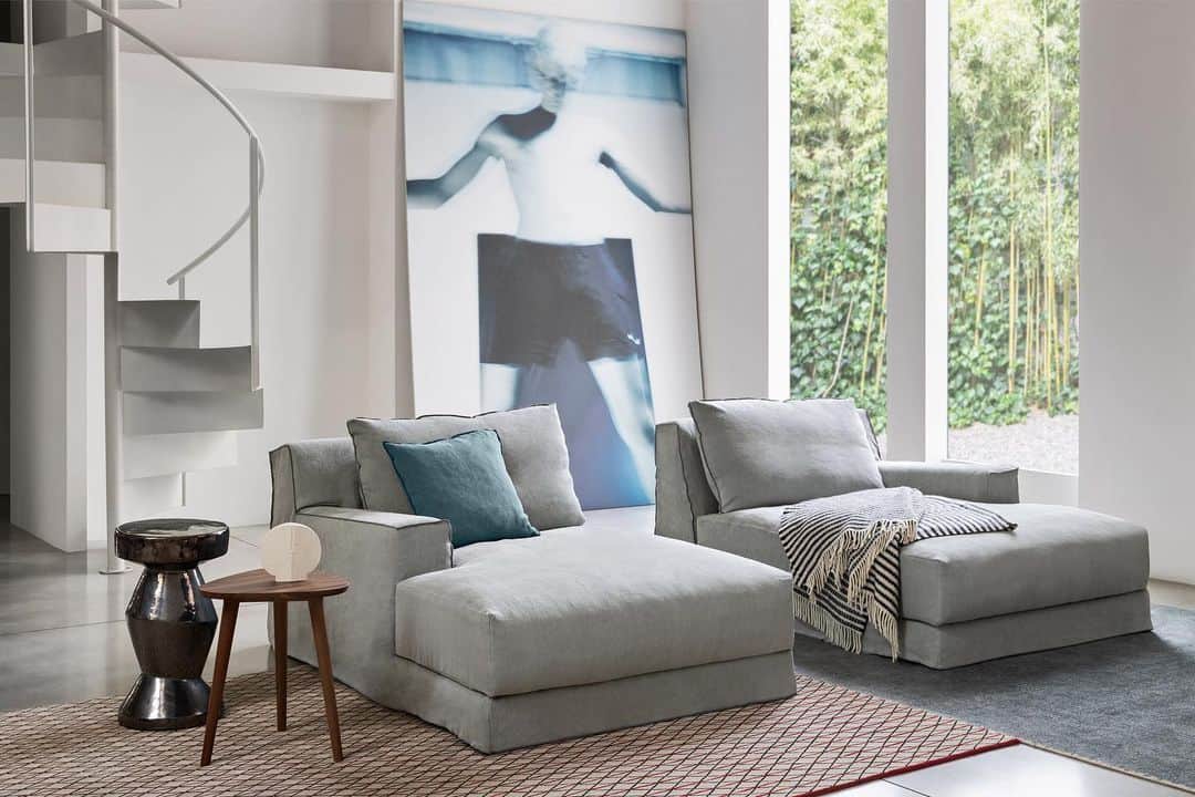 GERVASONI JAPAN / ジェルバゾーニ ジャパンのインスタグラム：「【 New Collection 】   Sofa : LOLL 20L / R Design : @paola.navone   【お問い合わせ先】 南陽オモビト株式会社 / GERVASONI TOKYO  〒107-0062 東京都港区南青山4-18-16 フォレストヒルズWESTWING B1 TEL：03-5413-3274 MAIL：info@gervasoni.jp  #gervasoni #GervasoniTokyo #paolanavone #interior #interiordesign #madeinitaly  #ジェルバゾーニ #ジェルバゾーニトーキョー #インテリア #イタリア家具 #ソファ #椅子 #テーブル #お洒落」