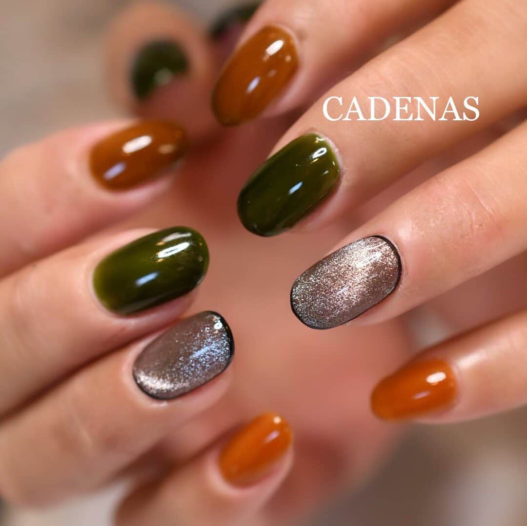 Yuka Maeda ::manicurelistのインスタグラム：「. . Salon data▼ ＝＝＝＝＝＝＝＝＝＝＝＝＝＝＝＝＝＝＝＝ . CADENAS -nail eyelash salon- ●Nail artist  @yuka.maeda  @yuki_cadenas ●eyelash　@cadenaseyelash  ゲストに愛と感動を…♡ . 【 LINE ＠cadenas 】 ご予約/お問い合わせはLINEよりお気軽に🤲 ▶︎▶︎#cadenasnail デザインアップしてます♡  price…★⭐︎Instagram特別キャンペーン中⭐︎★ . 「インスタ見たよ👀」と LINEからご予約で特別プライス7500円！！ . ※ご新規様限定 ※キャラクターや特殊なエレメント等のみ 別途料金いただく場合ございます🙇🏻‍♀️ . . price…初回8000円（オフ込み） access…大阪市北区堂山町16-1  中崎町駅  徒歩5分 /  梅田駅  徒歩6分 . tel… 06-4792-8617 ＝＝＝＝＝＝＝＝＝＝＝＝＝＝＝＝＝＝＝＝ . . .  #中崎町ネイルサロン #梅田ネイルサロン #大阪ネイルサロン #関西ネイルサロン #インスタネイル #instanails #instanail #トレンドネイル #ネイルサンプル #グリーンネイルデザイン  #ネイルブック #シアーネイル #ネイルチェンジ #今月のネイル #にゅーねいる #冬ネイル #パールネイル  #ネイル大好き #オレンジネイル #ネイル部 #女子力向上委員会 #女子力 #女子力ネイル #スターギャラクシーネイル #rednails  #ニューネイル  #ナノソル #ナノソルcc  #ナノソル販売店大阪」
