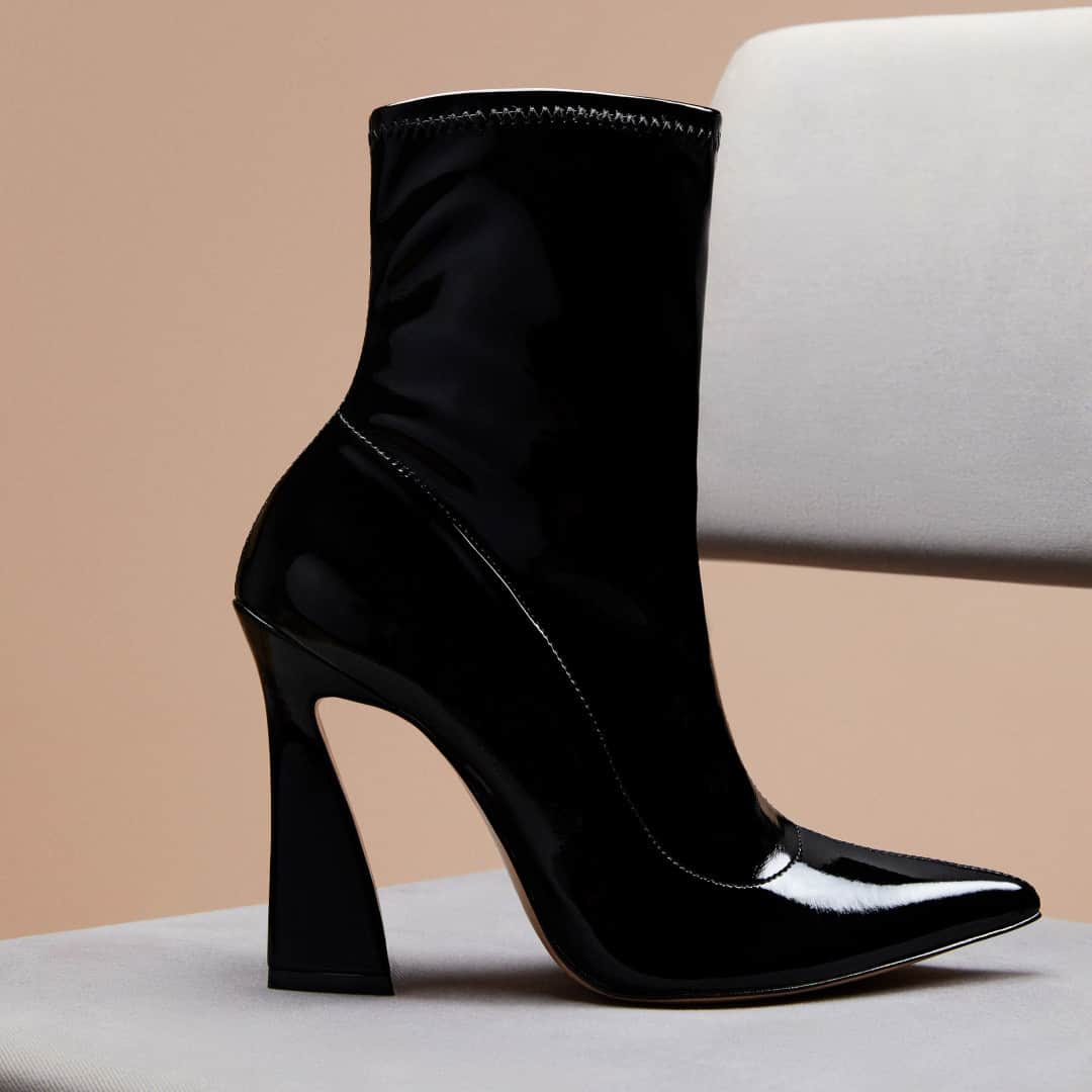 Schutzのインスタグラム：「THESE BOOTS ARE MADE FOR WALKING ❤️ #schutzprefall」