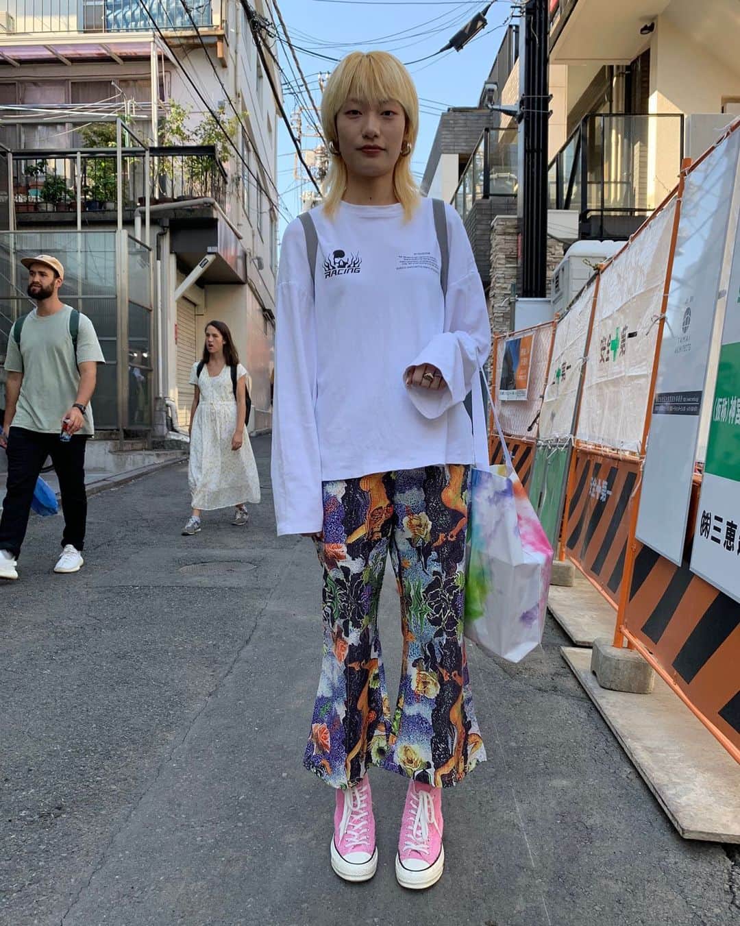 のインスタグラム：「-  05/2019﻿  @fruitsmag﻿ @aoki_street.1985﻿ ﻿ #FRUiTS_season2﻿ ﻿ #streetfashion_Harajuku_Tokyo_05/2019﻿ #streetfashion_Harajuku_Tokyo_2019﻿ #streetfashion_Harajuku_Tokyo ﻿ #streetfashion_Harajuku﻿ #streetfashion #streetstyle #Harjuku ﻿ #shoichi_aoki ﻿ ﻿ ﻿ shop﻿ ↓↓↓↓﻿ https://fruitsshop.theshop.jp/ ﻿ international shop﻿ ↓↓↓↓﻿ https://tokyofruits.com/  #street_eo #qingmuzhengyi #harajukustreetstyle #原宿街拍 #東京街拍 #东京街拍 #日本街拍 #原宿街头时尚 #东京街头时尚 #日本街头时尚 #原宿街頭時尚 #東京街頭時尚 #日本街頭時尚 #原宿潮人 #東京潮人 #东京潮人 #日本潮人」