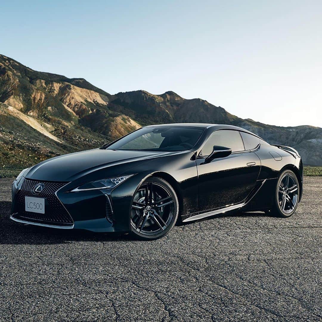 Lexus USAさんのインスタグラム写真 - (Lexus USAInstagram)「Eliminates the need for verbal expressions. Visit the link in our bio to learn more about the #LexusLC Inspiration Series.」1月12日 21時15分 - lexususa