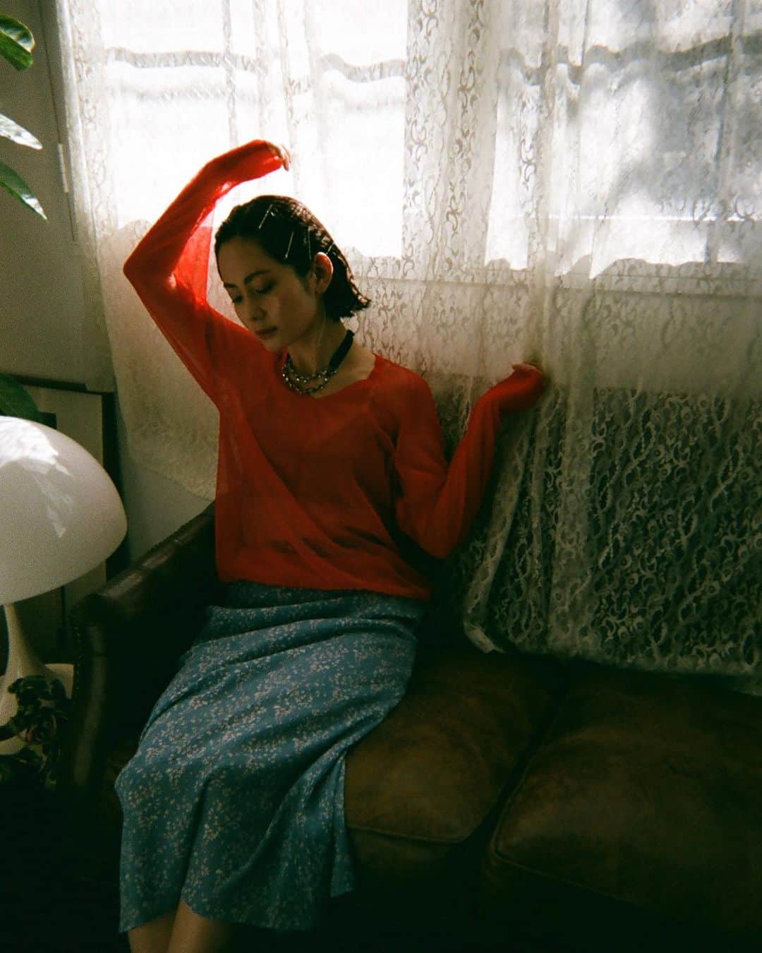 小川琴美のインスタグラム：「shooting for early spring. thank you @dimatnoon   h&m by @patacooo_」