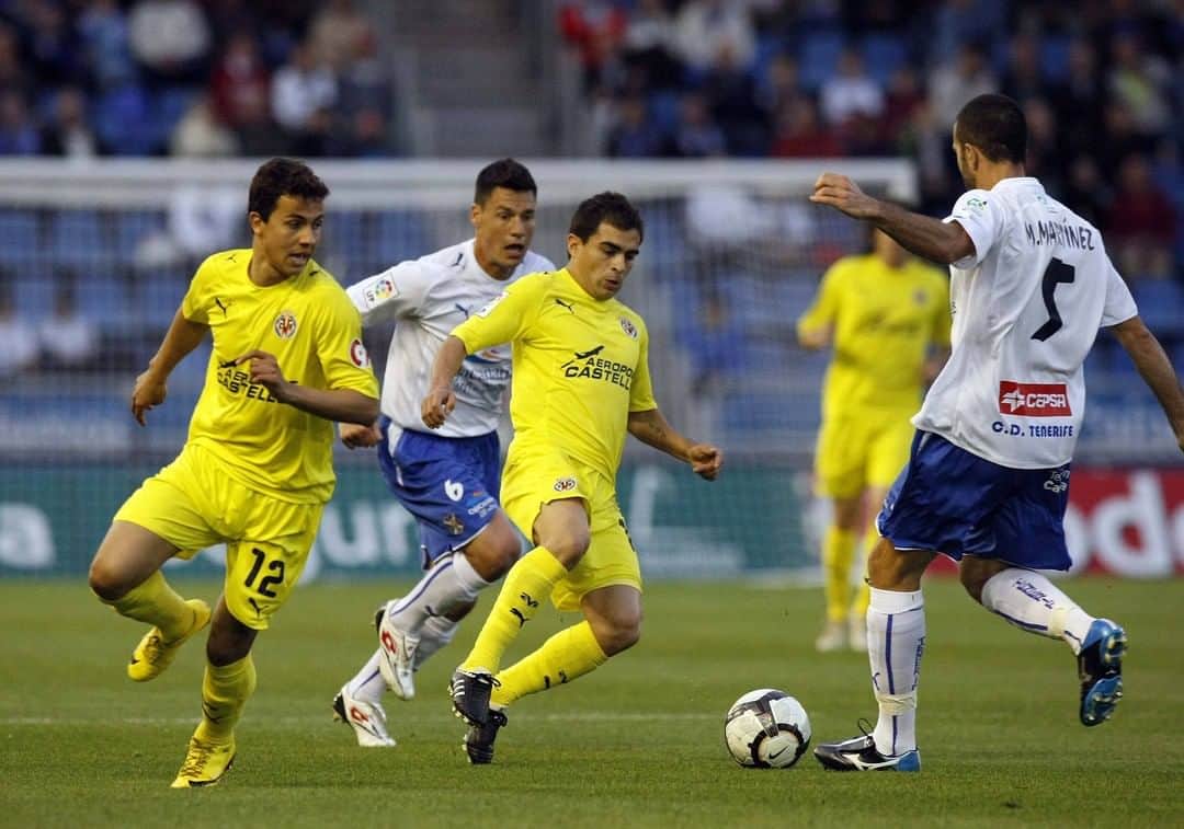 ビジャレアルCFのインスタグラム：「Nuestra última visita al Heliodoro Rodríguez López data de hace más de una década: fue el 24 de marzo de 2010, en @laliga 09-10.  El partido terminó con empate 2️⃣-2️⃣ entre @cdtoficial y #Villarreal. Además, fue el partido 💯 de @joancapdevila11 en 1ª con el Submarino. . Our last visit to the Heliodoro Rodríguez López was more than a decade ago: it was on 24th March 2010, in the 09/10 @laliga season.  The match ended in a 2️⃣-2️⃣ draw between @cdtoficial and #Villarreal. It was also game No.💯 for @joancapdevila11 in the top flight with the Submarine. . #futbol #football #soccer #copadelrey #historiagrogueta」