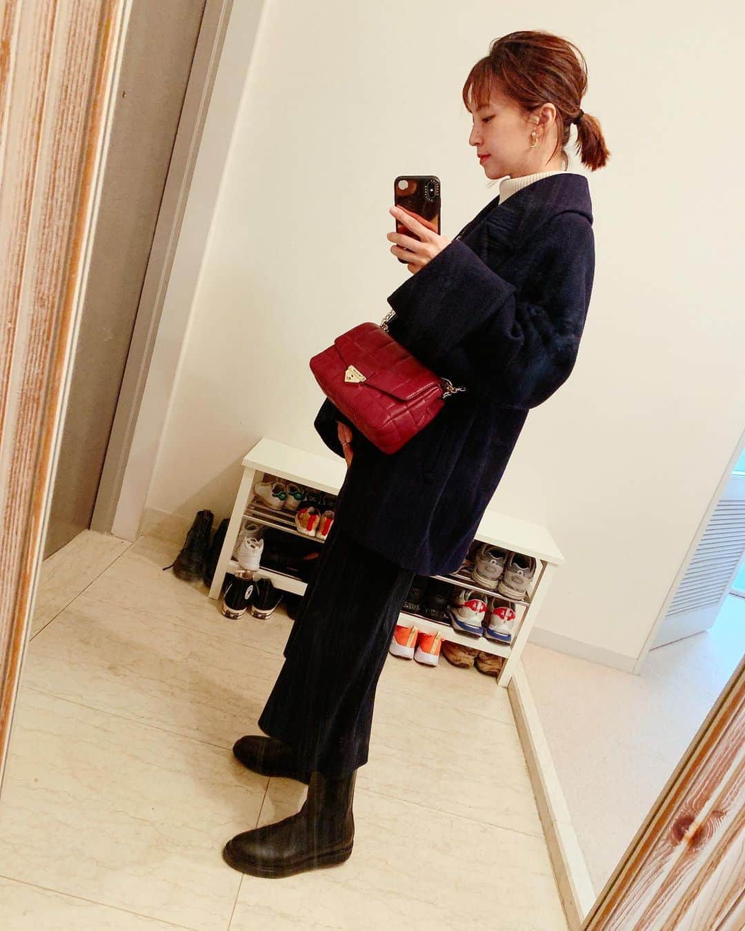 安田美沙子さんのインスタグラム写真 - (安田美沙子Instagram)「私服✨ 今日はさむいさむい❄️東京でも少しだけ雪が降った！ coat.. @currentage_  skirt.. @greed_tokyo  shoes.. @legresofficial  bag.. @michaelkors  . . . #ootd #私服　#winter #boots #coat #bag #wear」1月12日 21時28分 - yasuda_misako