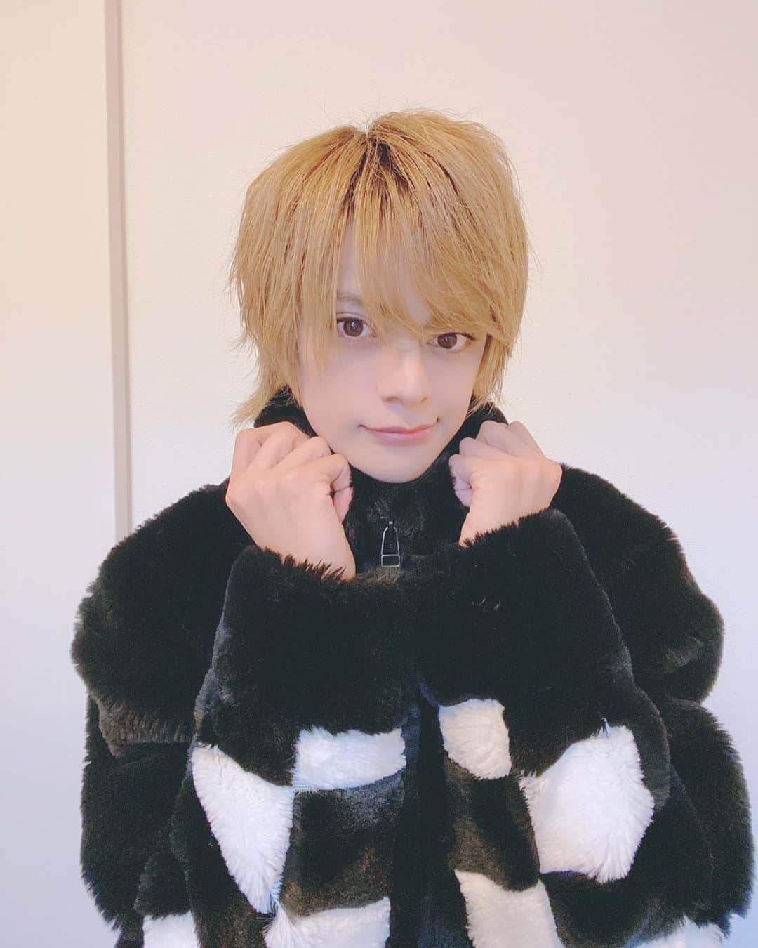 SHALFのインスタグラム：「今日は打ち合わせしてきたよ😊 雪の予報だったけど全然 降らなかったね！ 寒いから体調には気をつけて✨」