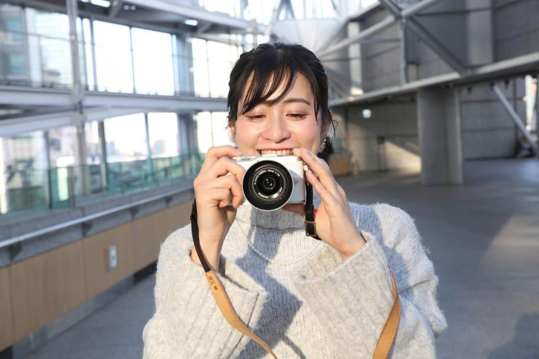 今井安紀さんのインスタグラム写真 - (今井安紀Instagram)「Me, taking photos. 撮る。撮る。  taken by @hiroko.camera   #portrait #tokyointernationalforum #marunouchi #japanese #japanesegirl  #ポートレート #時差スタグラム #東京国際フォーラム #撮ってるとこを撮ってるやつ」1月12日 21時42分 - i_am_akinyan0826