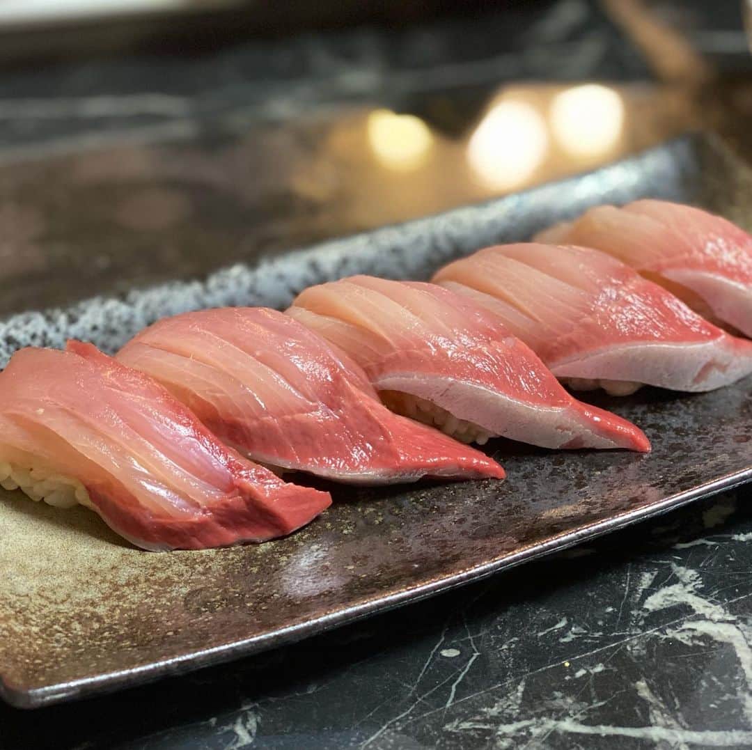 富田真紀子のインスタグラム：「今年はお寿司のコース料理ができるようになりたいでござんす😩 #私の成長を見守ってください #せりのとみちゃん」
