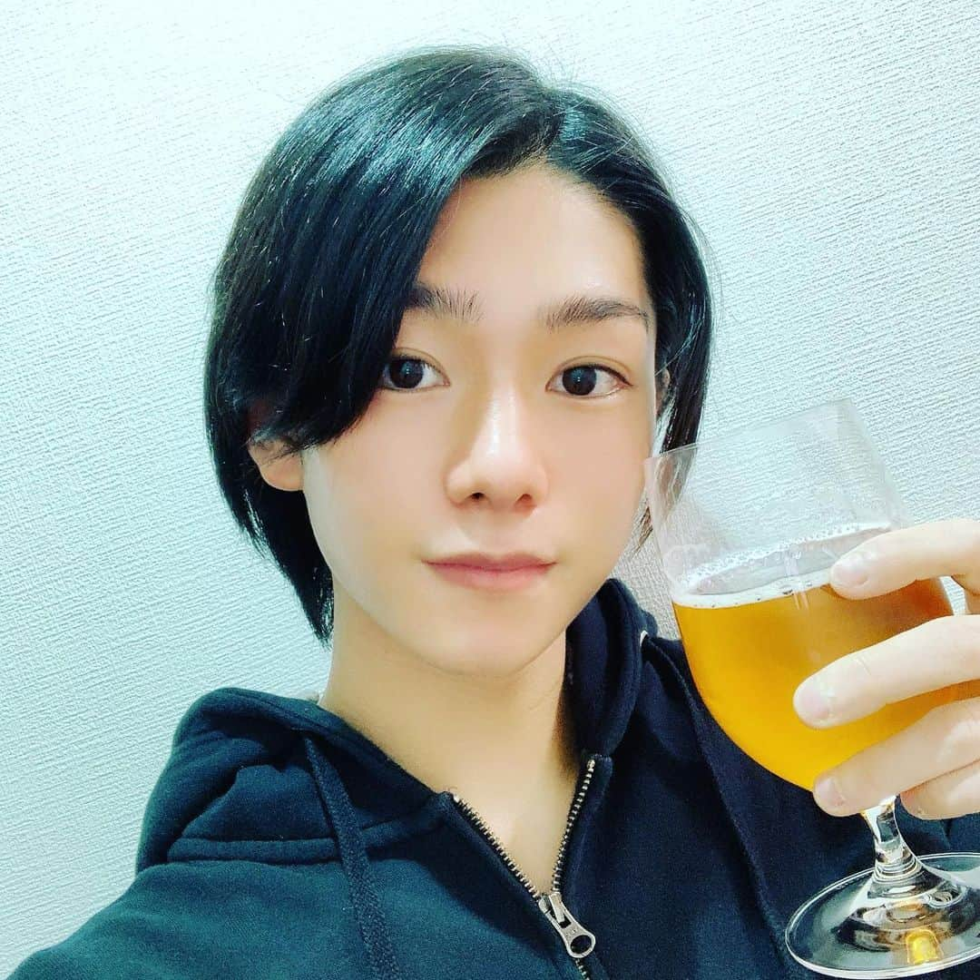 北川尚弥のインスタグラム：「2021年初インスタ。 改めて、かんぱーい🍺 今年初めてのビールは最高ですな。  #頑張った自分にご褒美ール」