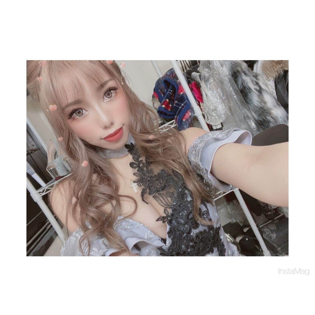 あゆかのインスタグラム：「🍑🍑🍑🍑🍑🍑🍑 今日のヘアメかわいい😍 こーゆうゆるまきすき！  .  .  #千葉キャバクラ#千葉富士見キャバ嬢#千葉富士見町キャバ嬢#千葉富士見キャバクラ#arドレス#ジュエルズドレス#オンラインキャバクラ#ファッション好きな人と繋がりたい#ヘアメイク#お家スタイル#息してる？#followｍe4 #follow4like#followtrain」