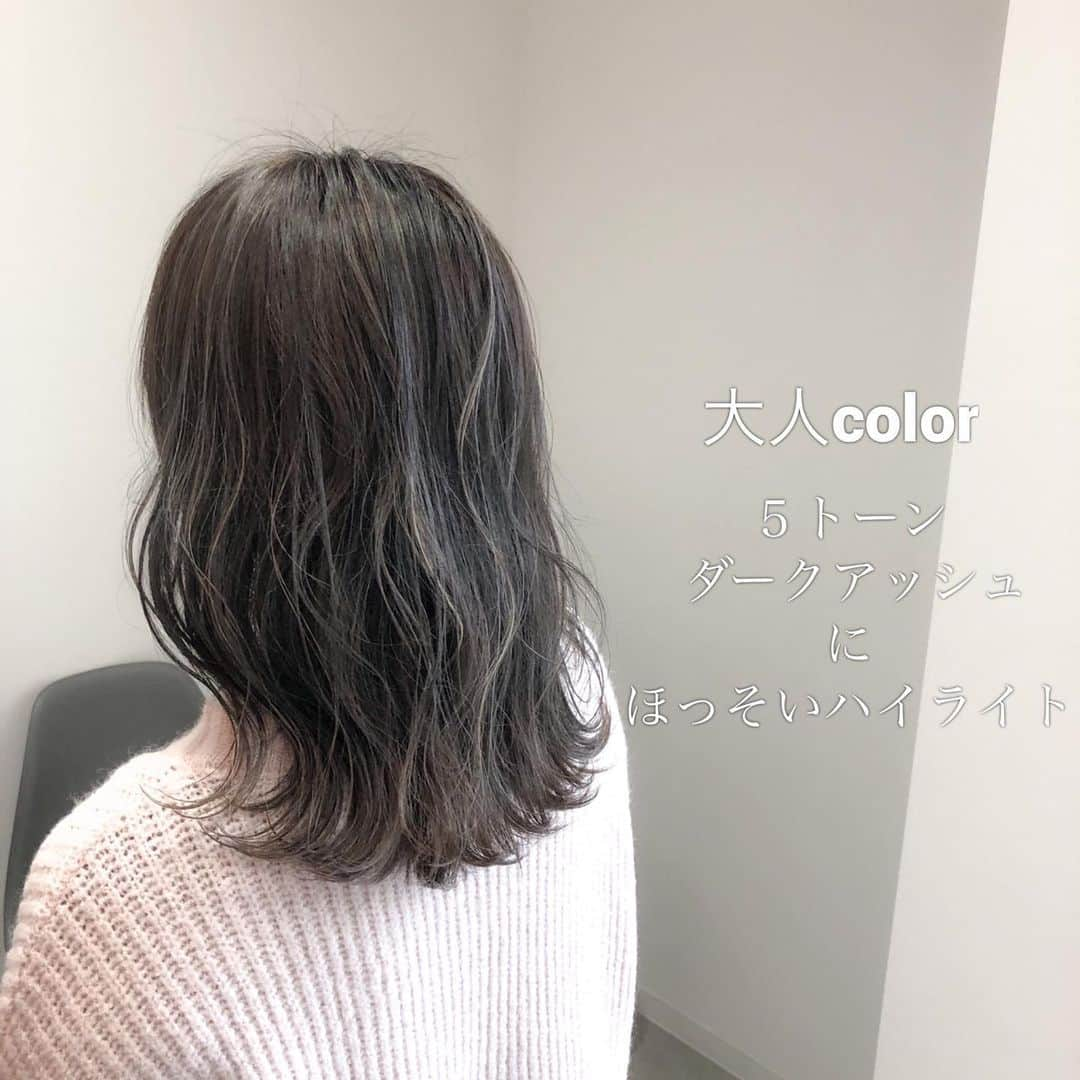 ハナフサユウスケのインスタグラム：「さりげに個性をー♪ ＊ ＊ アレンジにも合いますー ＊ ＊ #hairarrange#アレンジ#ヘアアレンジ#ヘアセット#美容室#美容師#姫路#岡山#赤穂#赤穂市#簡単アレンジ#ヘアアレンジ動画#セルフアレンジ#インナーカラー#バレイヤージュ#サロンモデル#サロモ#撮影#ハイライト#グラデーション#外国人風カラー#グレージュ#シルバーアッシュ#グレーアッシュ#ブリーチ#美容学生#デニムカラー#ブルージュ#ネイビーカラー#ネイルデザイン」