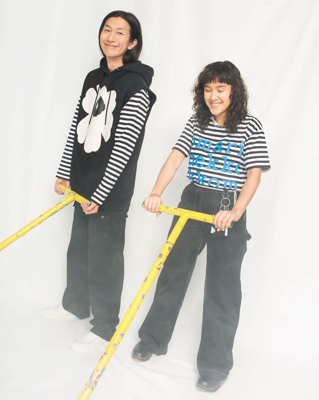 マリメッコのインスタグラム：「New dimensions to the art of printmaking. Starring Long & Priya, the new edition of Marimekko Kioski is now available.  ⠀⠀⠀⠀⠀⠀⠀⠀⠀ Priya @priyako  Long @kisskissmiaou  Director & Photographer: Sofia Okkonen @sofia_okkonen  Stylist: Ines Kalliala @insklll  Stylist assistant: Meeri Juvakka @meerijuvakka  Muah: Miika Kemppainen @miikakemppainen  Photo assistants: Pasi Järvenpää @terry_bull & Emil Lindfors @emllnd  #marimekko」