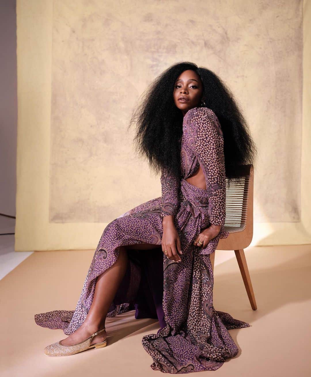 Harper's BAZAARさんのインスタグラム写真 - (Harper's BAZAARInstagram)「@TeyonahParris is making superhero history. This winter, the actress will take on the iconic role of Monica Rambeau in @Marvel’s @WandaVision, which is set to release January 15 on Disney+. In the comic books, Monica Rambeau was the first female to ever lead The Avengers. Parris recalls standing on stage at Comic-Con last year in San Diego. “I was excited because I’m looking out, and there’s my Asian brothers and sisters,” she tells BAZAAR in our Dec/Jan issue. “There’s my Latinx brothers and sisters. And the Black people too. That’s just real. This is what my world looks like. And I’m excited that Marvel is making their universe look like our world at large. It’s just so necessary for young kids to see images that look like themselves.” Read the full story at the link in our bio.   Photographer: @devyngalindo Stylist: @yashuasimmons Author: @angcutt Hair:@vernonfrancois Makeup: @samuelpaulartist Manicure: @naokosaita  Production: @preisscreative  Parris wears @jw_anderson, @ysl, @khiryofficial, @etro, @chanelofficial, @omathelabel, @alighieri_jewellery」1月12日 22時00分 - harpersbazaarus