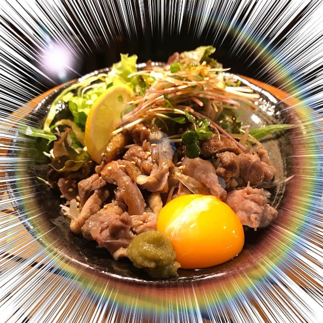 うまかもん九州料理 九州魂天王寺店のインスタグラム：「まいど九州魂（くすだま）天王寺店です！  何故か今までメニューになかった、地鶏もも炙りユッケです！  炭焼きの香ばしさと卵のハーモニー的な！裏メニューですね！  お気軽にお声がけください！ 明日も、ご来店お待ちしてます！  #阿倍野居酒屋 #阿倍野グルメ #天王寺グルメ #もつ鍋とハイボール #馬刺しと焼酎 #炭火焼きと焼酎 #餃子とビール #活き貝と日本酒」
