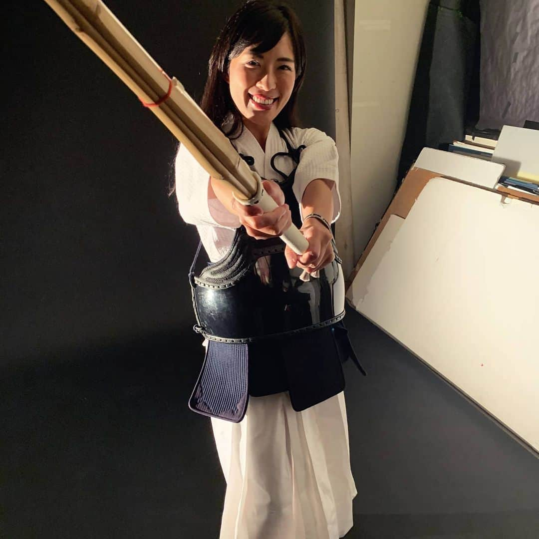 小澤美奈瀬さんのインスタグラム写真 - (小澤美奈瀬Instagram)「本日発売の週刊ゴルフダイジェスト隔週連載｢ミナセの小部屋 #飛ばす女はお嫌いですか ？｣ぜひご覧くださいませ😊💕 今回は飛距離アップのためのフィニッシュについてお話をさせて頂いております⛳フィニッシュを見るだけで、力強いショットなのか柔らかいショットなのか見極めることができますよね✨それくらい大切なポイントでボールを打った後もゴルフスイングは続いていきますのでぜひ参考にしていただけると嬉しいです😊💕  衣装は剣道着です⭐ゴルフを色々なスポーツに置き換えるとより分かりやすいことってありますよね💕皆様のお力になれたら嬉しいです💪✨  #ゴルフ #週刊ゴルフダイジェスト #ミナセの小部屋 #飛距離アップ #ヘッドスピードアップ #剣道 #フィニッシュ #飛ばしのコーチ #飛距離アップレッスン #アメリカ #uslpga」1月12日 22時09分 - i_am_minase