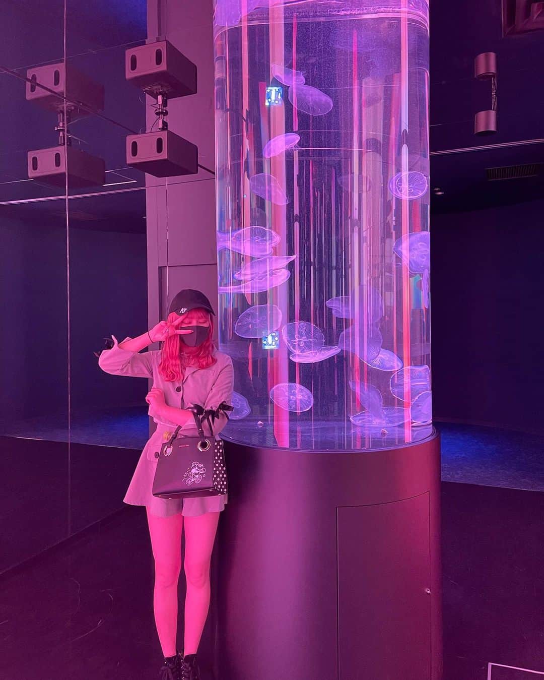 兼次桜菜のインスタグラム：「くらげଳ 小さい時に海でくらげに刺されて痛かったから怖いし好きじゃないけど、綺麗だよね(ˊo̴̶̷̤⌄o̴̶̷̤ˋ)✧」