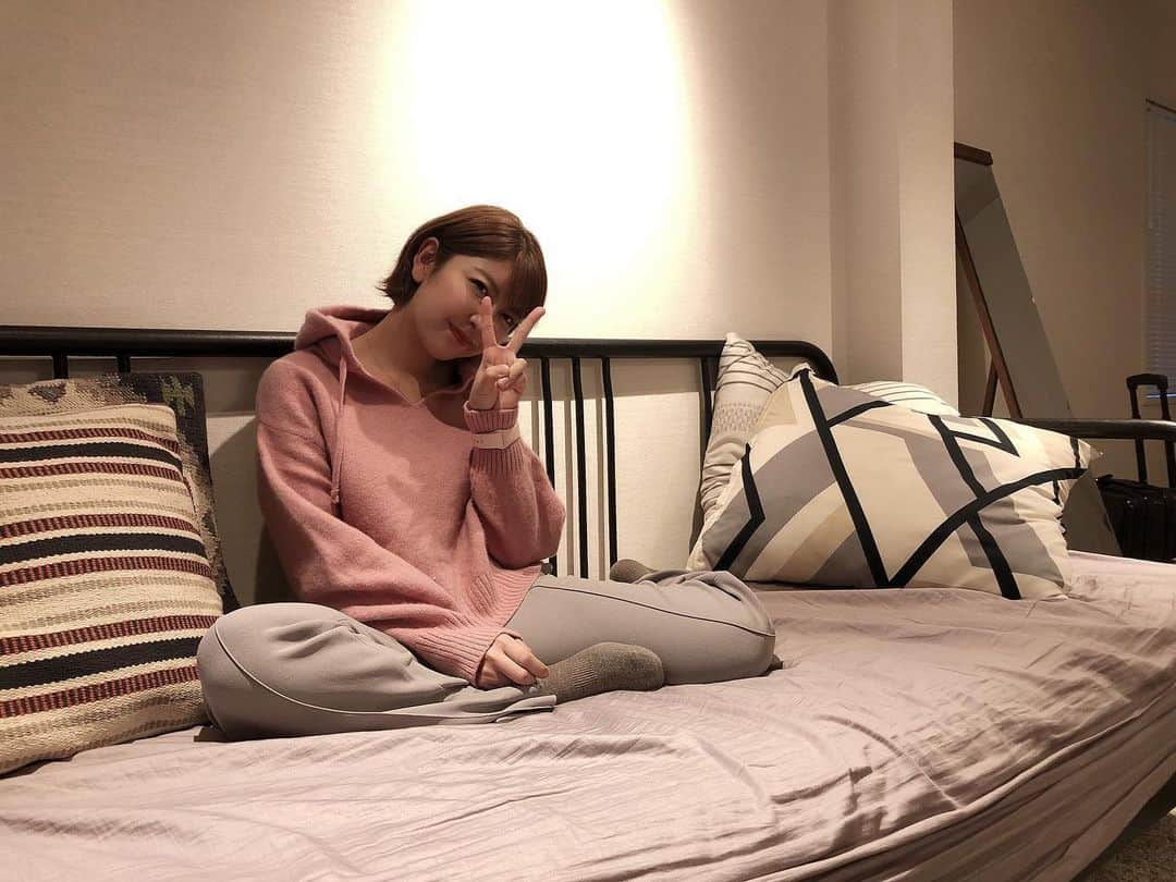 井上紗希のインスタグラム：「﻿ 撮影でした。﻿ ﻿ 作品が形になるのはすごく嬉しいことでもあり恐怖でもあり、本当に命を育てている気分になります🎍﻿ ﻿ 人に傷つけられたらどうしようとか﻿ よく思ってもらえるかなとか﻿ そういう気持ちでいっぱいですが﻿ メンバーで頑張って磨き上げてきたものを﻿ より良い形で放っていけるよう﻿ 頑張るぜーー！」