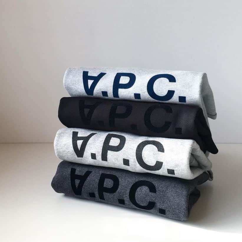 アーペーセーのインスタグラム：「A.P.C. F/W 2020⠀  The V.P.C. Sweatshirt available in 4 colors black, dark navy bleu, heather grey and yellow.⠀ ⠀ Available in stores and at apc.fr⠀ ⠀ Regram @_imagine._ ⠀ ⠀ #APC #APCFW20 #VPCsweatshirt #myapc」