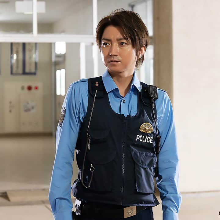 【公式】青のSP(スクールポリス)ー学校内警察・嶋田隆平ーさんのインスタグラム写真 - (【公式】青のSP(スクールポリス)ー学校内警察・嶋田隆平ーInstagram)「＃青のSP　第１話 生徒でも容赦なしに逮捕🚓 #嶋田隆平（#藤原竜也）の 目的とは⁉️👀   見逃した方、そしてもう一度見たい方は ＃カンテレドーガ ＃TVer ＃FOD ＃UNEXT で配信中！   詳しくは公式HPをご覧ください👮‍♂️ ↓↓↓↓↓↓ https://www.ktv.jp/schoolpolice/」1月12日 22時30分 - bluesp.tue21