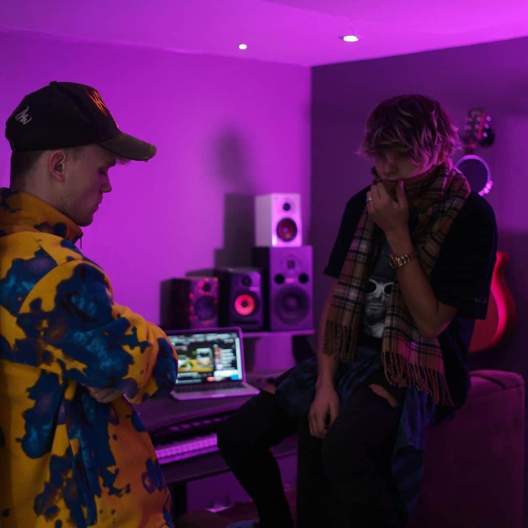 Bars and Melodyのインスタグラム：「Do you wanna be one of the first in the world to hear Carpe Diem?? Join us for a live album listening party!!! Tickets in bio ¥•¥」