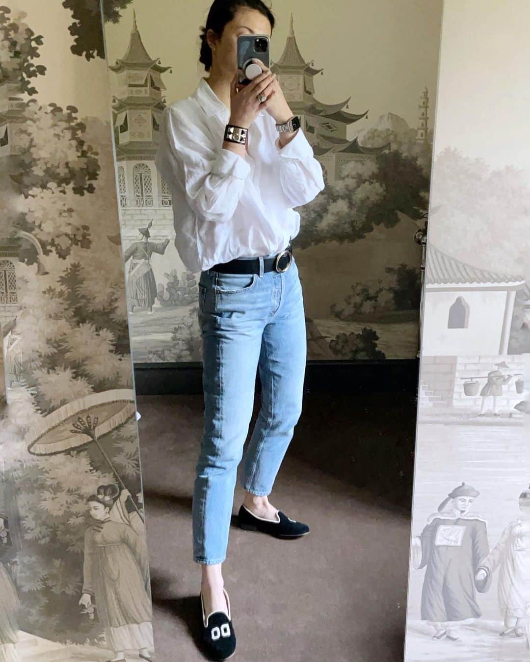 ペオニー・リムのインスタグラム：「My last seven outfits. Or lockdown outfits first week. When I asked on my stories if anyone wanted to see my everyday outfits however simple the answer was the biggest yes I have ever received for any poll. So clearly I am not giving you enough style content. I’m so sorry about that. I have gotten into the habit of getting dressed without a mirror so it’s actually been nice to have bothered to get a mirror (taking my own advice from Class I. #howtodefineyourpersonalstyle) and use it everyday, so thank you for encouraging me. I hope you might find some of my #irl looks helpful - I’m not saying every single one is epic (it’s not) it’s just a little record of what I wore. #peonylimstyle」