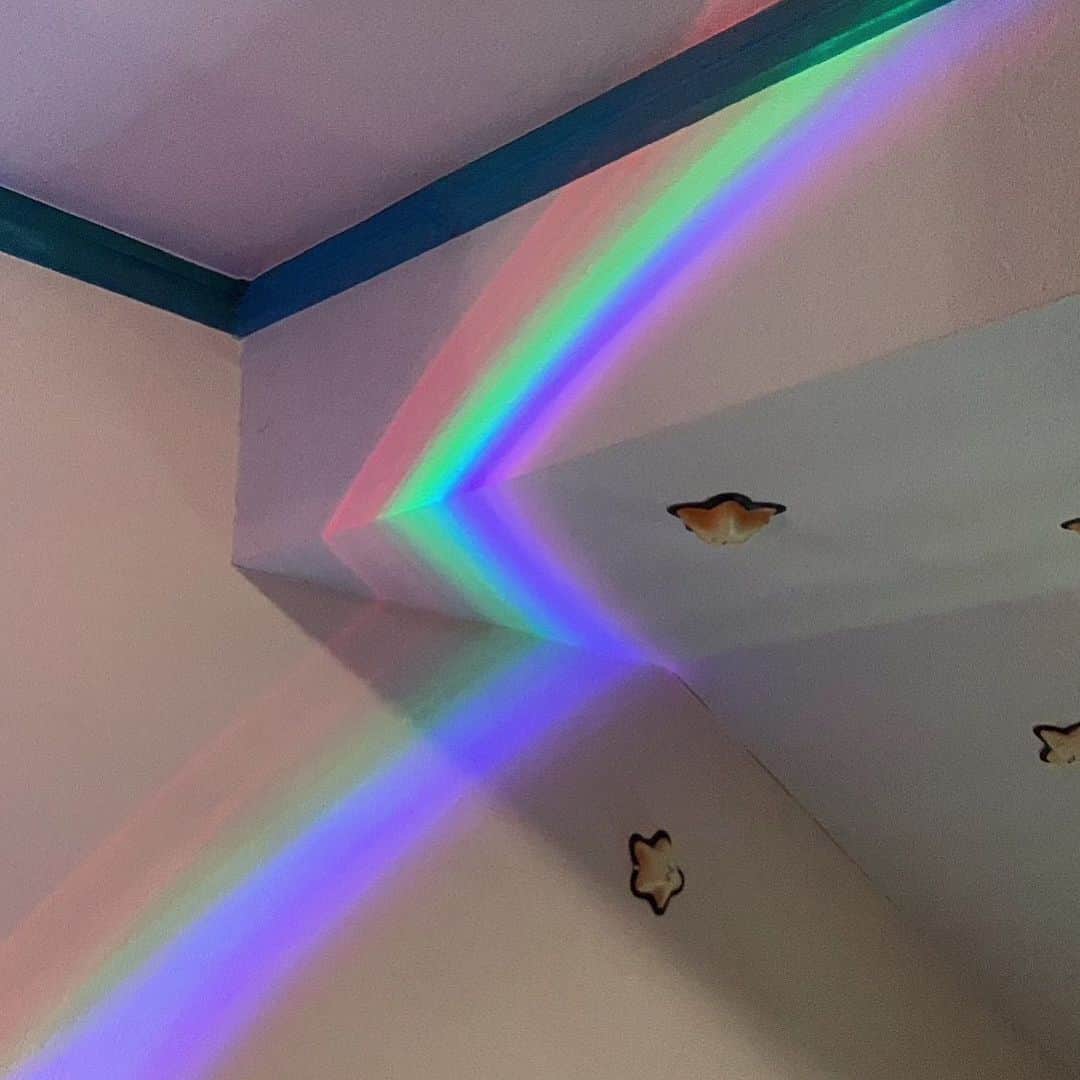のインスタグラム：「久しぶりに🌈を出現させてみたら⚡️になった」