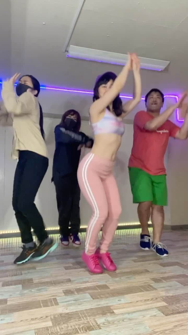 のインスタグラム：「#dance #funny #happyholidays #japan #spicycandy」