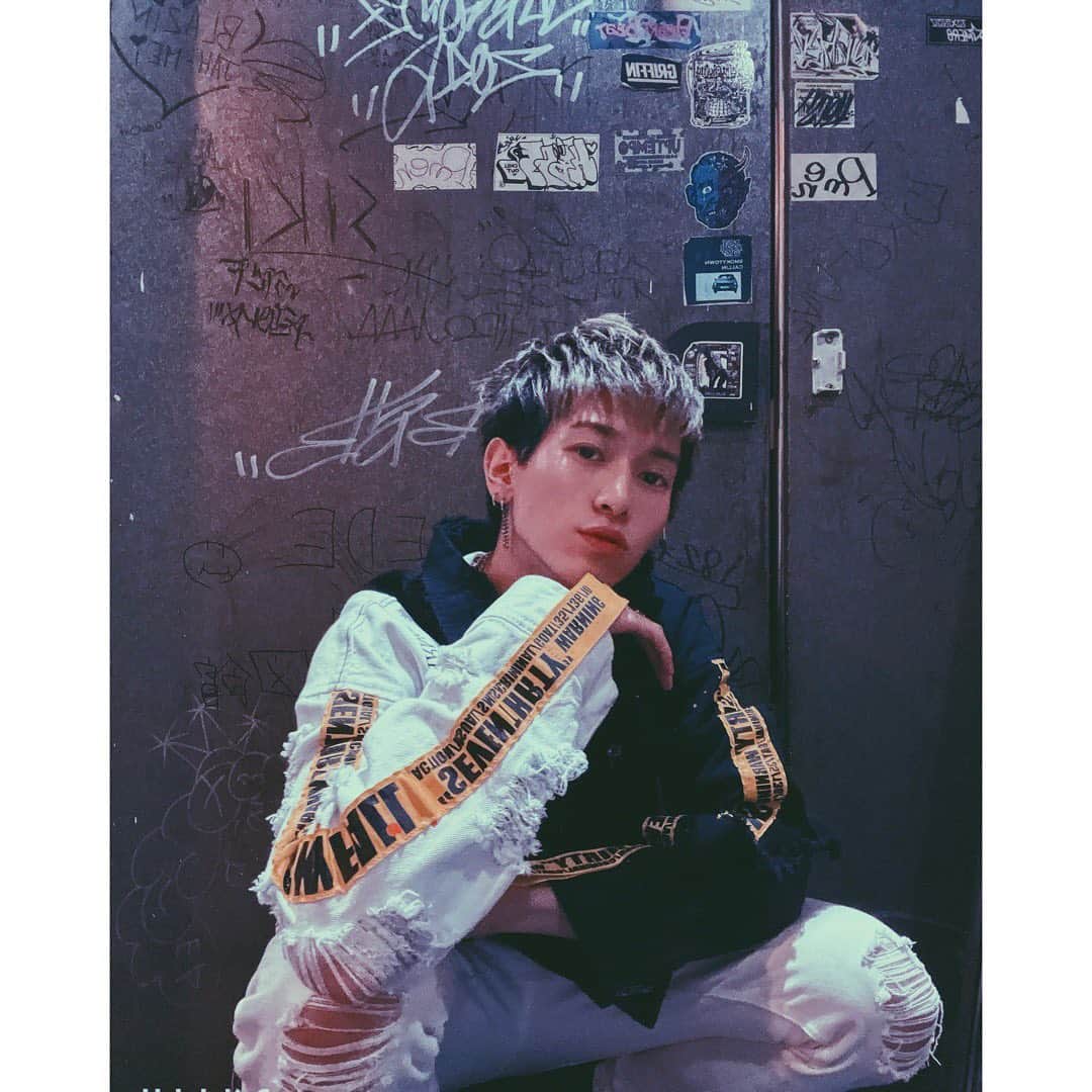 岡田鷹斗のインスタグラム：「先日のNew 衣装  #NEVAGIVEUP  #okadatakato #dance #vocal　#4人組　#photo #followｍe  #ネバギブ」