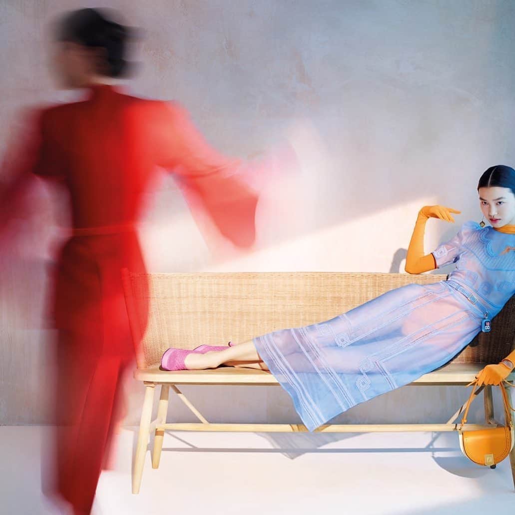 ValGarlandのインスタグラム：「The essence of @Fendi #FendiSS21 captured @Nick_Knight 💥💥💥💥  Artistic Direction @SilviaVenturiniFendi Photography by @nick_knight Models: @mariacarlaboscono @chen_estelle Styling @chaos @katielyall @stockdale.charlotte @amandaharlech @ganio  Hair @sammcknight1 Make Up @thevalgarland  Nails @mariannewman  Set Design @tomotattle  Production @liberteproductions  Retouching @epilogueinc   #SilviaVenturiniFendi #NickKnight #ValGarland」