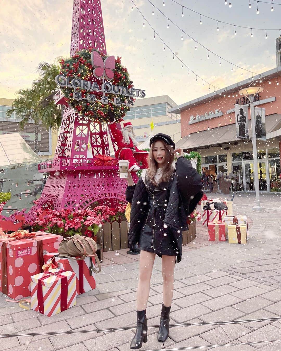 徐薇涵（Wei Han Xu）のインスタグラム：「大家都在曬雪景❄️ 沒有去雪地的我來放個 人造雪應景🤣 但那時被噴的一直吃泡泡 （呸呸呸💦 不好吃🤢」
