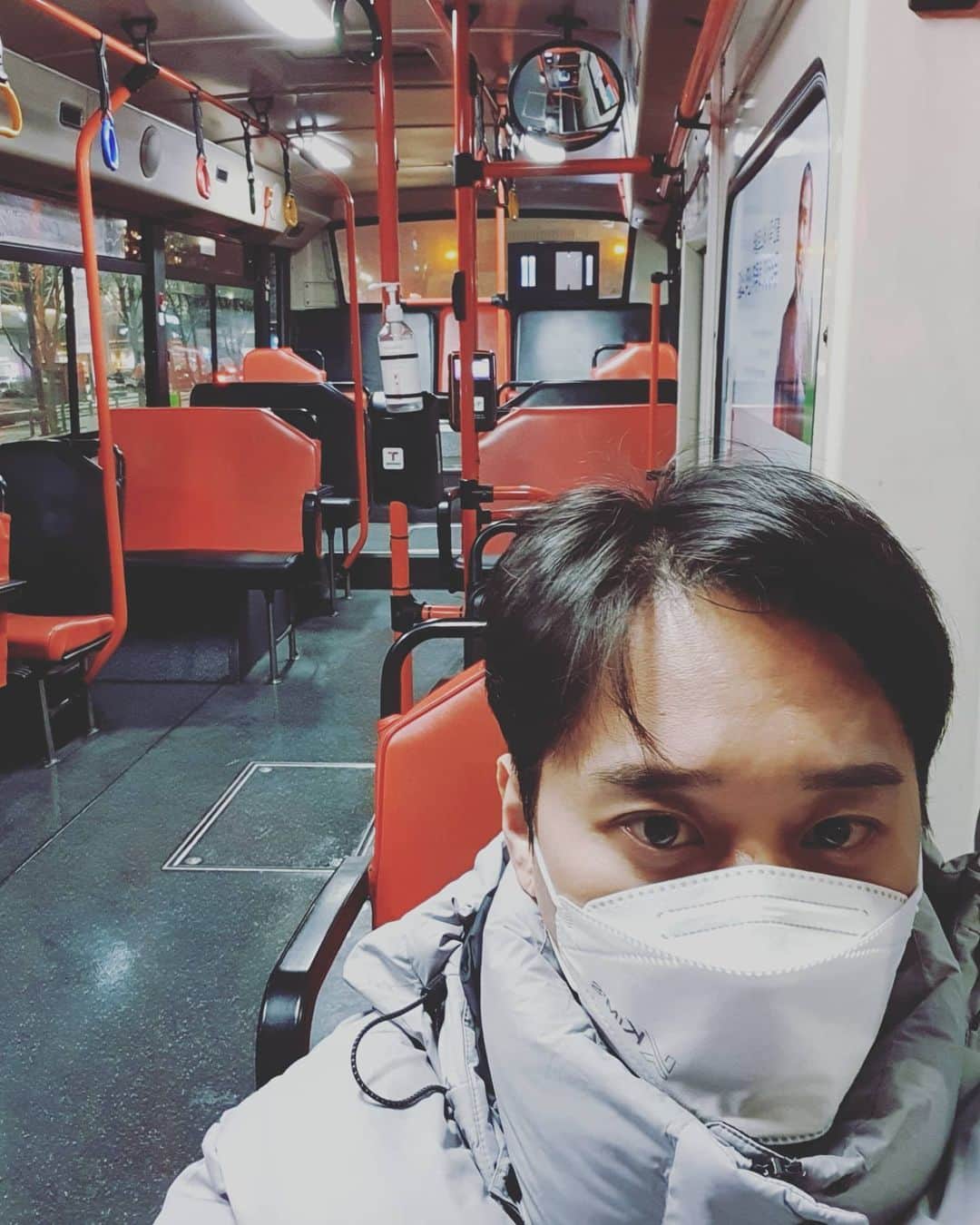 ホ・ジョンミンのインスタグラム：「승객 나 혼자...기사님이랑 숨막히게 어색한 시간을 보내다 처음 탄 손님께 어서오세요 라고 할뻔 했다」