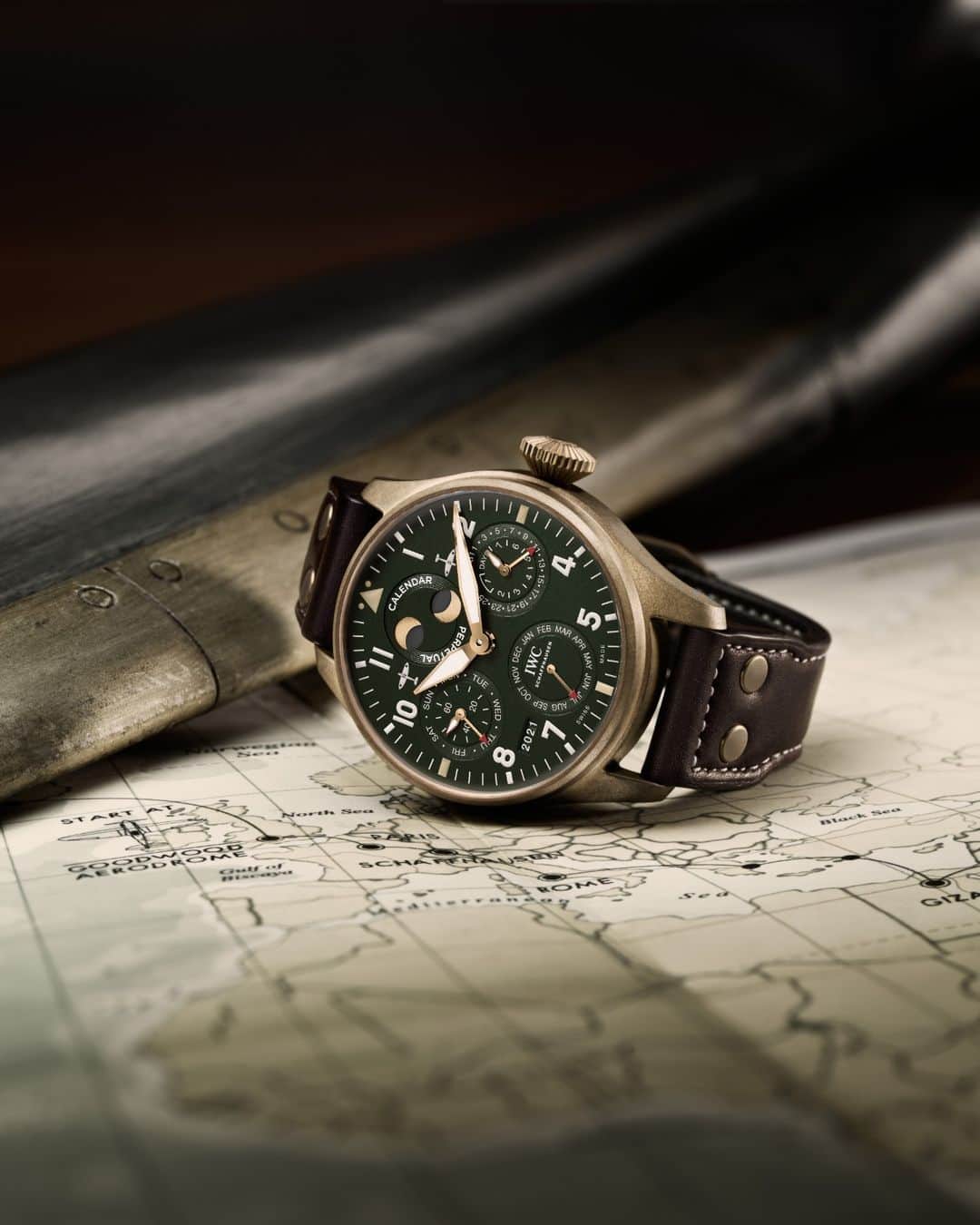 IWCさんのインスタグラム写真 - (IWCInstagram)「The bronze case, olive green dial and brown calfskin strap lend this complicated #IWCPilot's Watch a unique character. Depending on the use to which it is put, bronze develops a patina in the course of time and darkens in colour, giving the #IWCBigPilot's Watch Perpetual Calendar Spitfire (Ref. IW503601) its own unmistakable character. With the help of a Pellaton winding system and two barrels, the IWC-manufactured 52615 calibre builds up a power reserve of seven days.」1月12日 23時02分 - iwcwatches