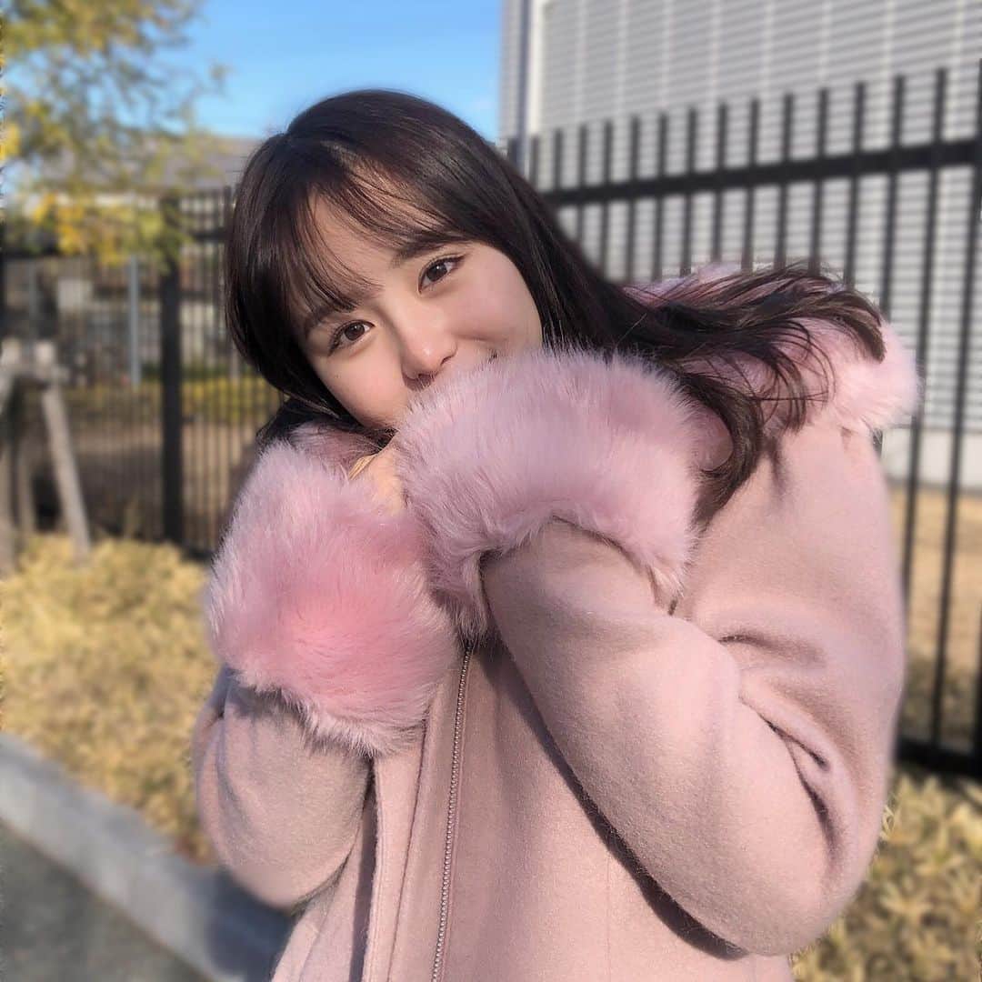 伊藤小春のインスタグラム：「・﻿ もふもふ☁️﻿ ﻿ 寒くて耳がちぎれそうだったから、﻿ このもふもふで摩擦を起こしながら帰りました🌬」