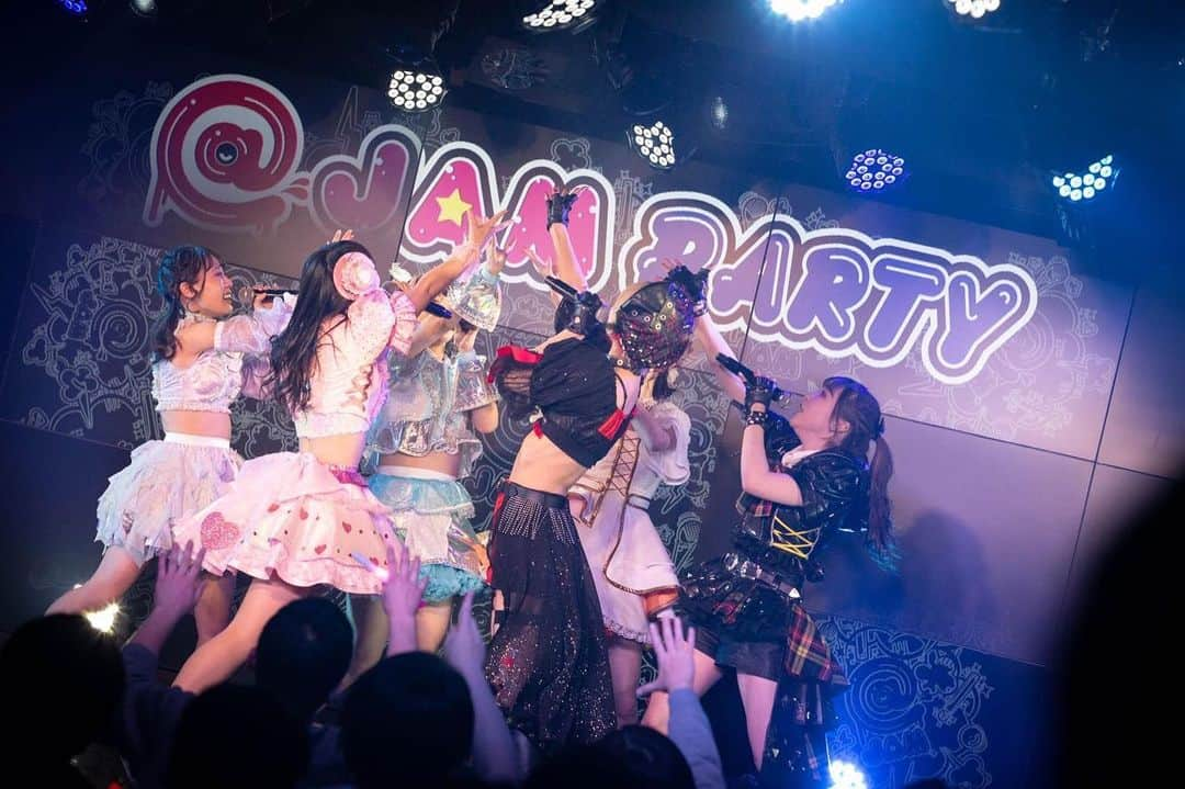 米倉みゆさんのインスタグラム写真 - (米倉みゆInstagram)「@ JAM PARTY vol.56 in AKIBAカルチャーズZONE . . . 配信もありました！ お家で観てくれましたかー？？？ . . . . . .  #ライブ #ライブフォト #ライブ写真 #livephoto #livephotography #アイドル #アイドル衣装 #アイドルグループ #Japanese #japanesegirl #japanesegirls #love #like  #followme #girl #instagood #金髪ショート #金髪 #ショートカット #ショートヘア #ショートスタイル #ショート女子 #歌 #グローブ #ベレー帽 #チョーカー #腹筋女子 #腹筋 #腹肌 #横顔」1月12日 23時07分 - yone__miyu630