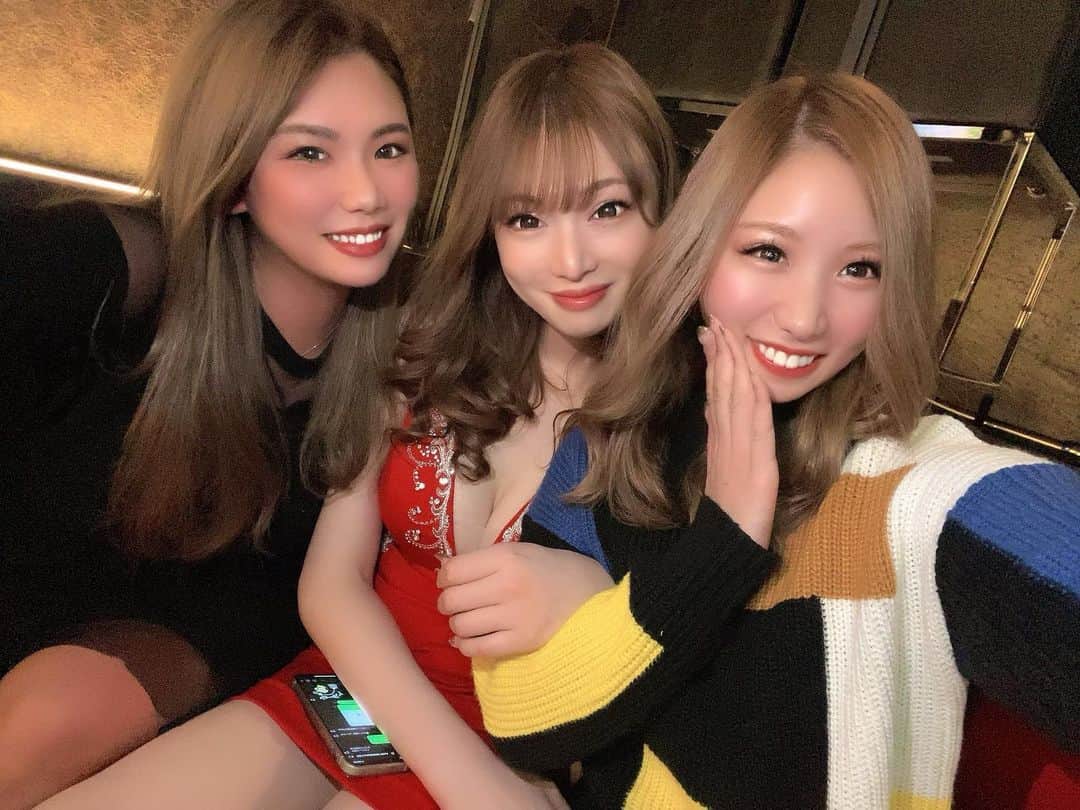 のインスタグラム：「続き✨ エッチいガールズバーのトイレのお店は サラままのお店でした💓 とても気さくで綺麗で可愛いお2人💓 また落ち着いたらご一緒したいなあ🥺」