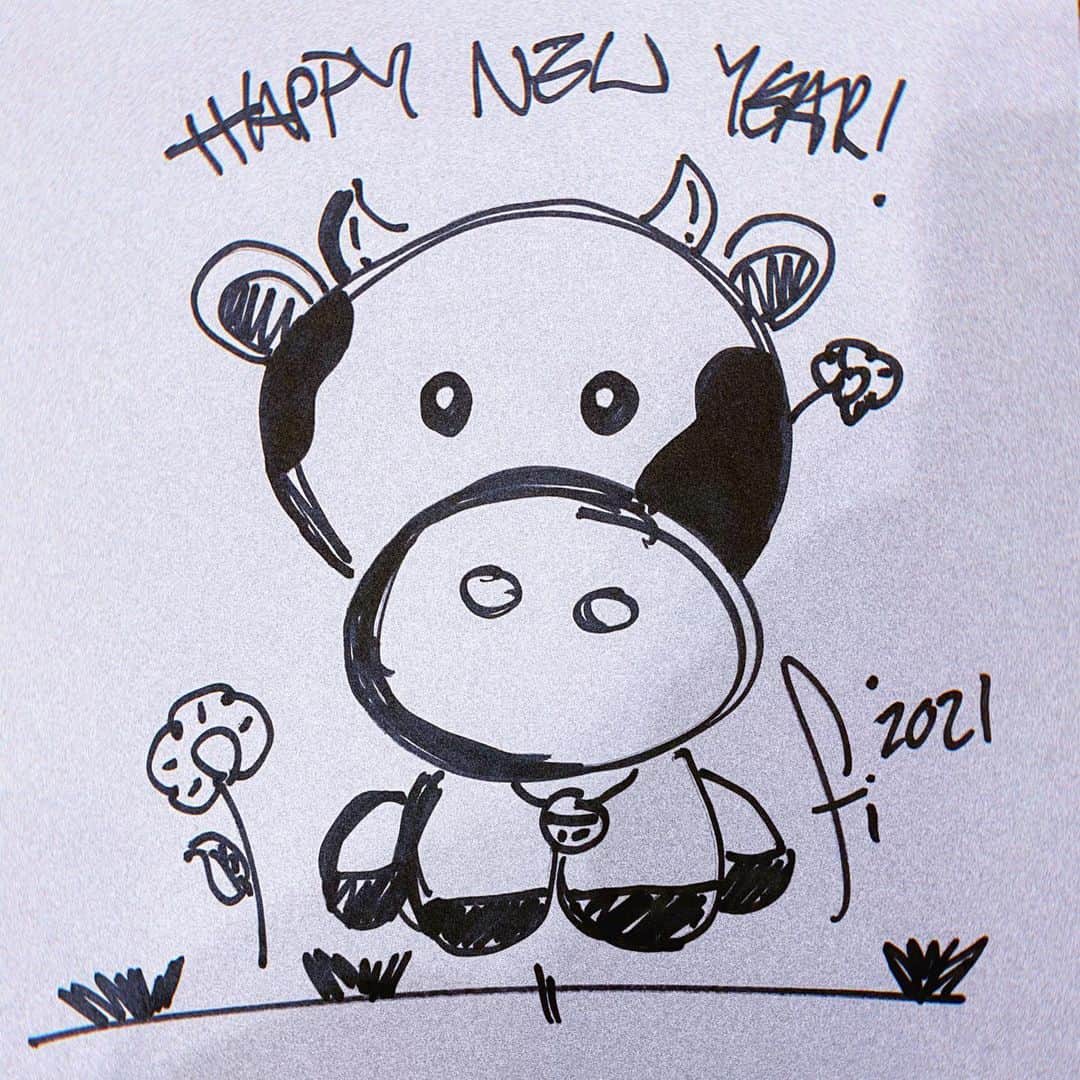 フィオナ・シットのインスタグラム：「畫了一隻新年牛牛 to bless you all with health & love 🤍」