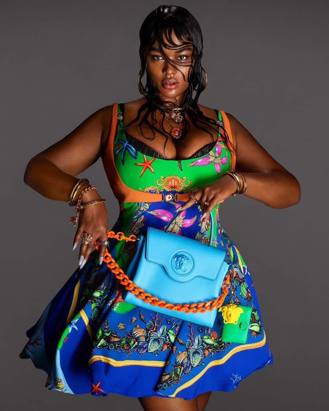 ジャンニヴェルサーチのインスタグラム：「Precious Lee 🔱 Preview the fierce faces of the #VersaceSS21 campaign and our new #VersaceLaMedusa handbag. Learn more through the link in bio.  Chief Creative Officer: Donatella Versace @donatella_versace  Creative Director: Ferdinando Verderi @ferdinandoverderi  Photographers: Mert & Marcus @mertalas @macpiggott  Stylist: Jacob K @kjeldgaard1  Makeup Artist: Lucia Pieroni @lucia_pieroni  Hair Stylist: Paul Hanlon @paulhanlonhair  Casting Director: Piergiorgio Del Moro @pg_dmcasting」