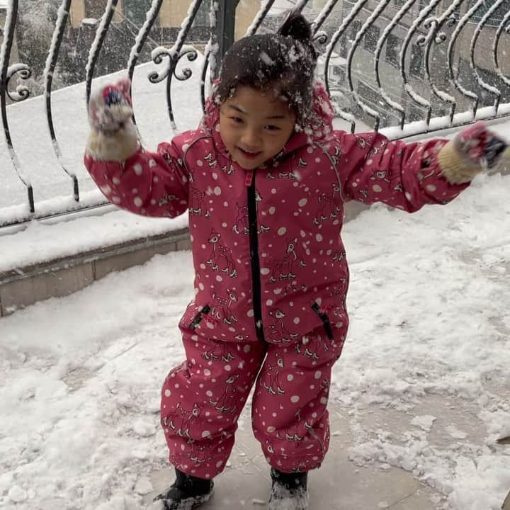 ソ・ヨンヒのインスタグラム：「🌨 #걱정없는아이 #걱정많은엄마 #모두조심운전」