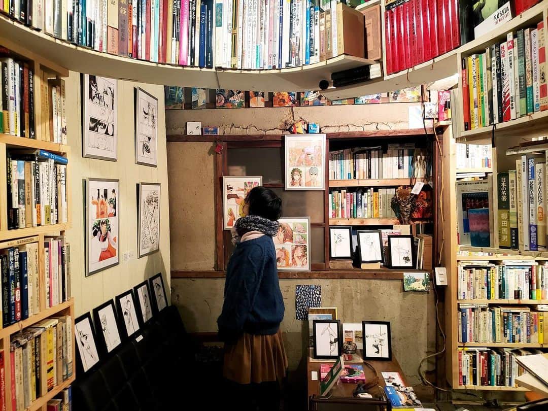門小雷のインスタグラム：「＜わかめツアー＞ WAKAME TOUR 03 - 高松 『なタ書』 Until 1/24 （予約制）  住所：香川県高松市瓦町2-9-7 2F  電話：070-5013-7020 時間：要問い合わせ、完全予約制 定休日：不定休  なタ書 Twitter : KikinoNatasyo」