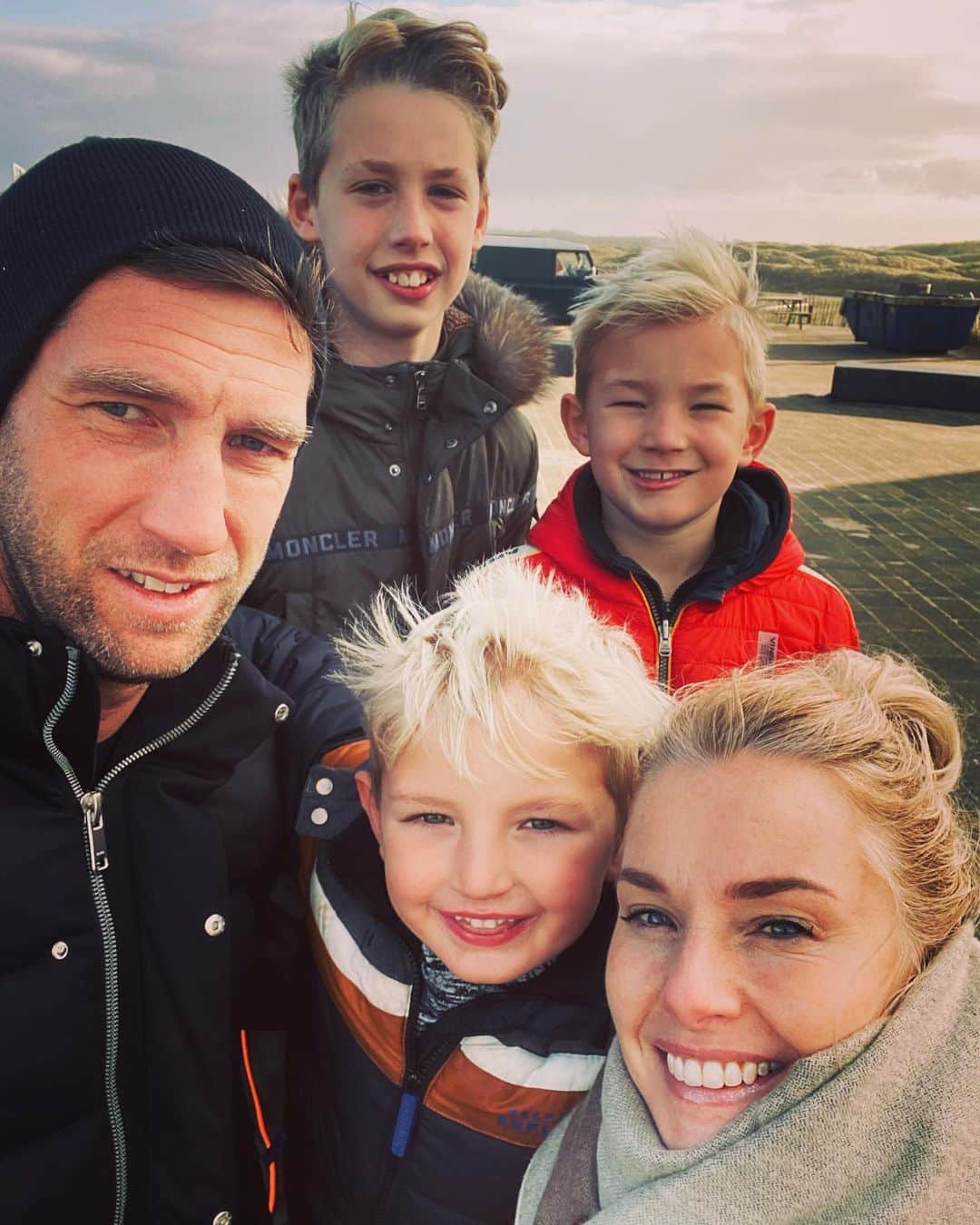 のインスタグラム：「Family time ❤️❤️❤️❤️」