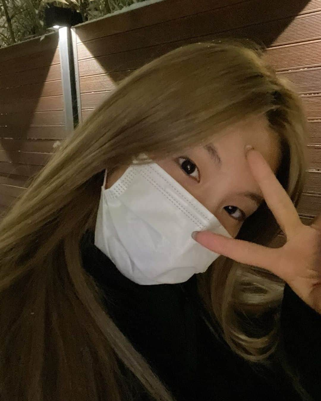 ITZYさんのインスタグラム写真 - (ITZYInstagram)「Winter☃️❄️ #ITZY #MIDZY #날자 #🖤」1月12日 23時52分 - itzy.all.in.us